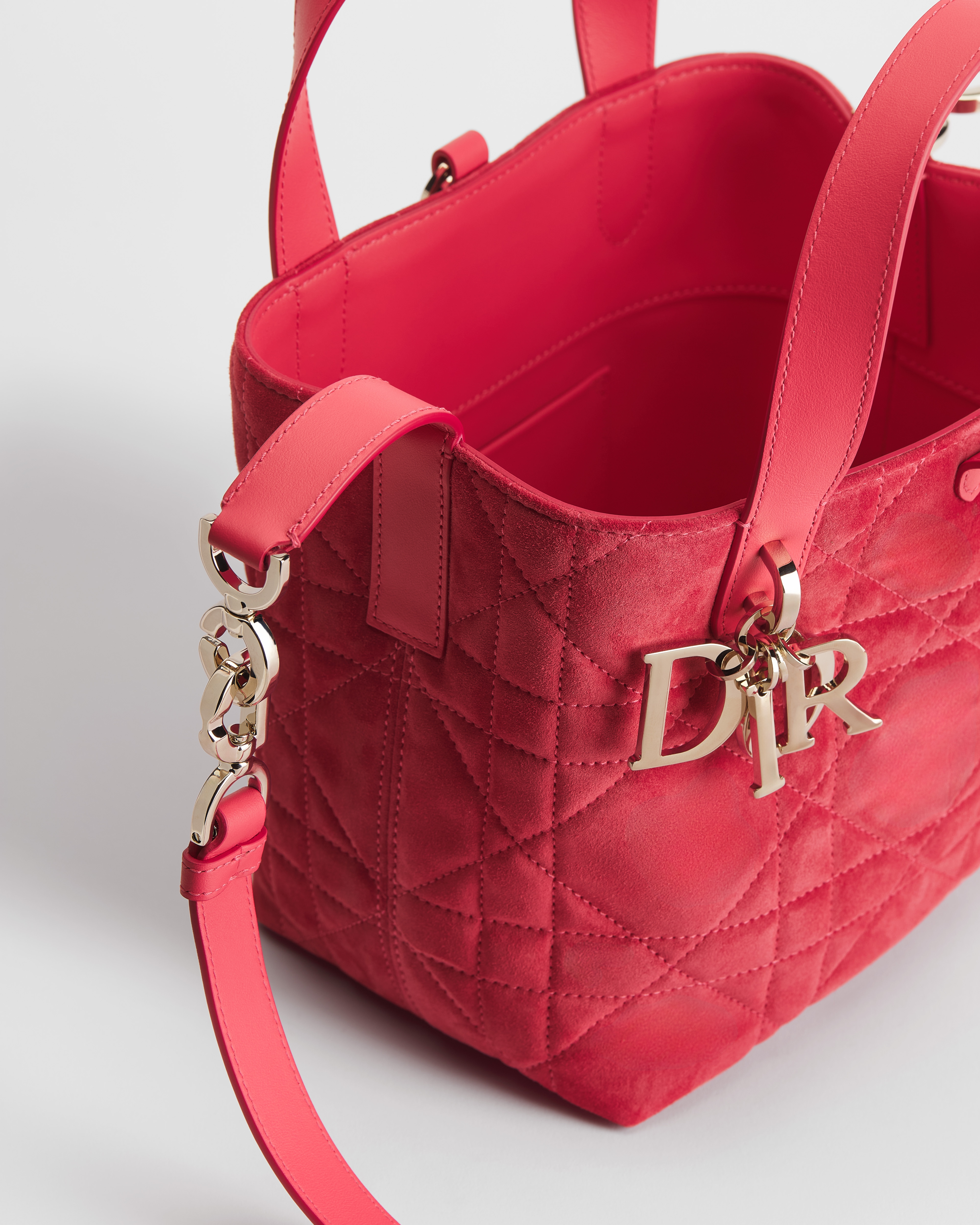 Sac cabas vertical Dior Toujours Small Veau velours Macrocannage rose Peony E10