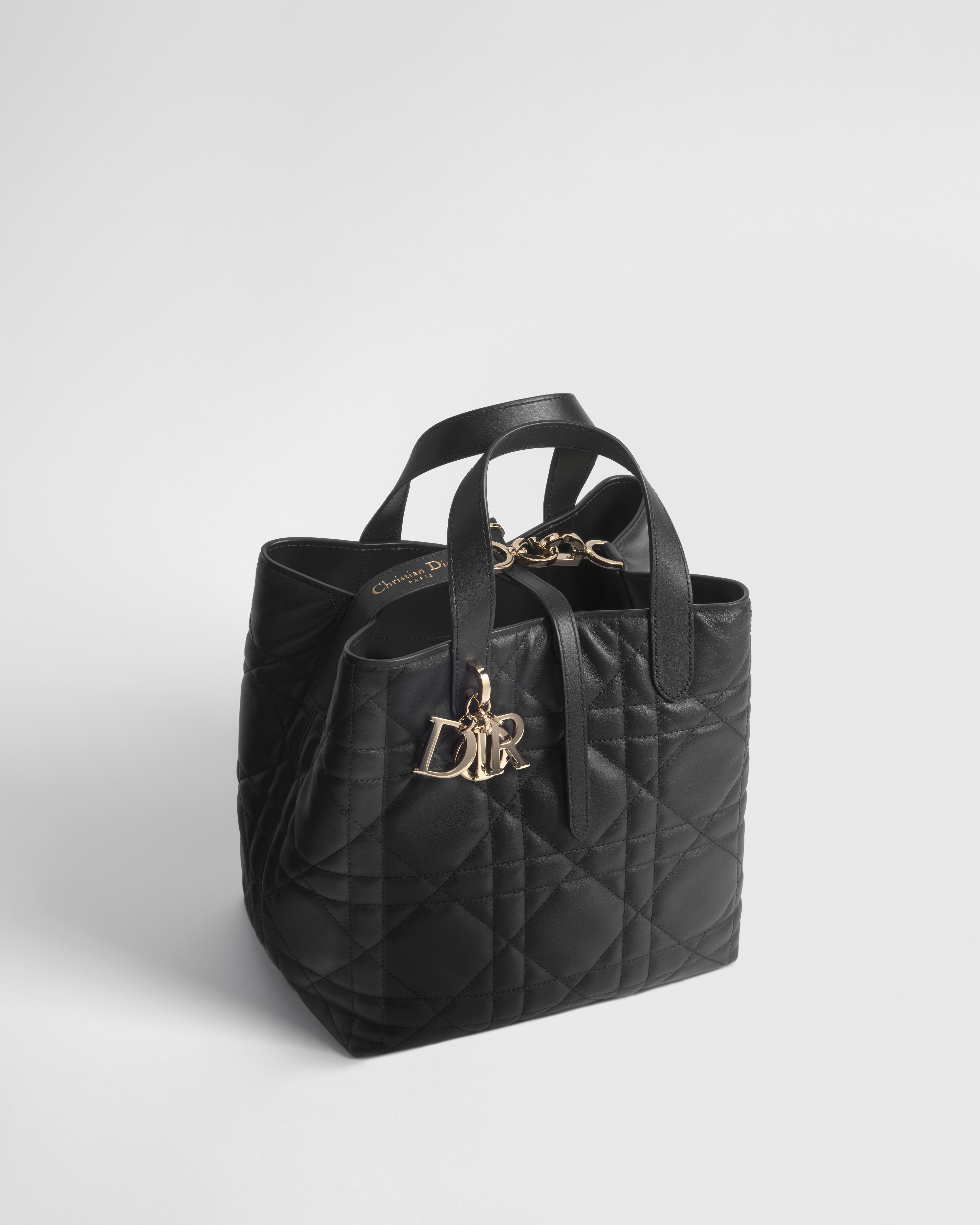 Mittelgroße Dior Toujours Tote Bag im Hochformat Macrocannage Kalbsleder in Schwarz E03