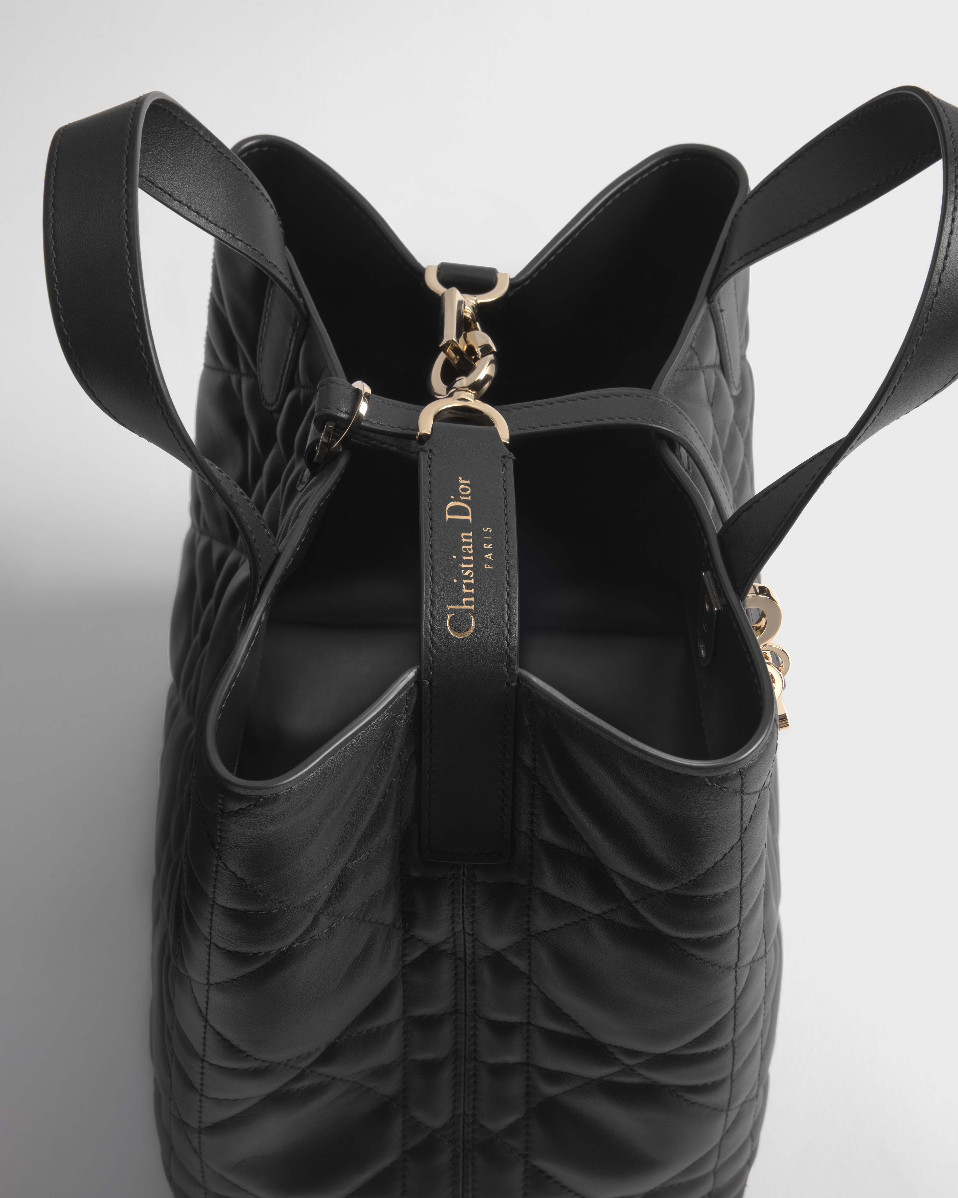 Dior Toujours バーティカル トートバッグ ミディアム マクロカナージュ カーフスキン E06