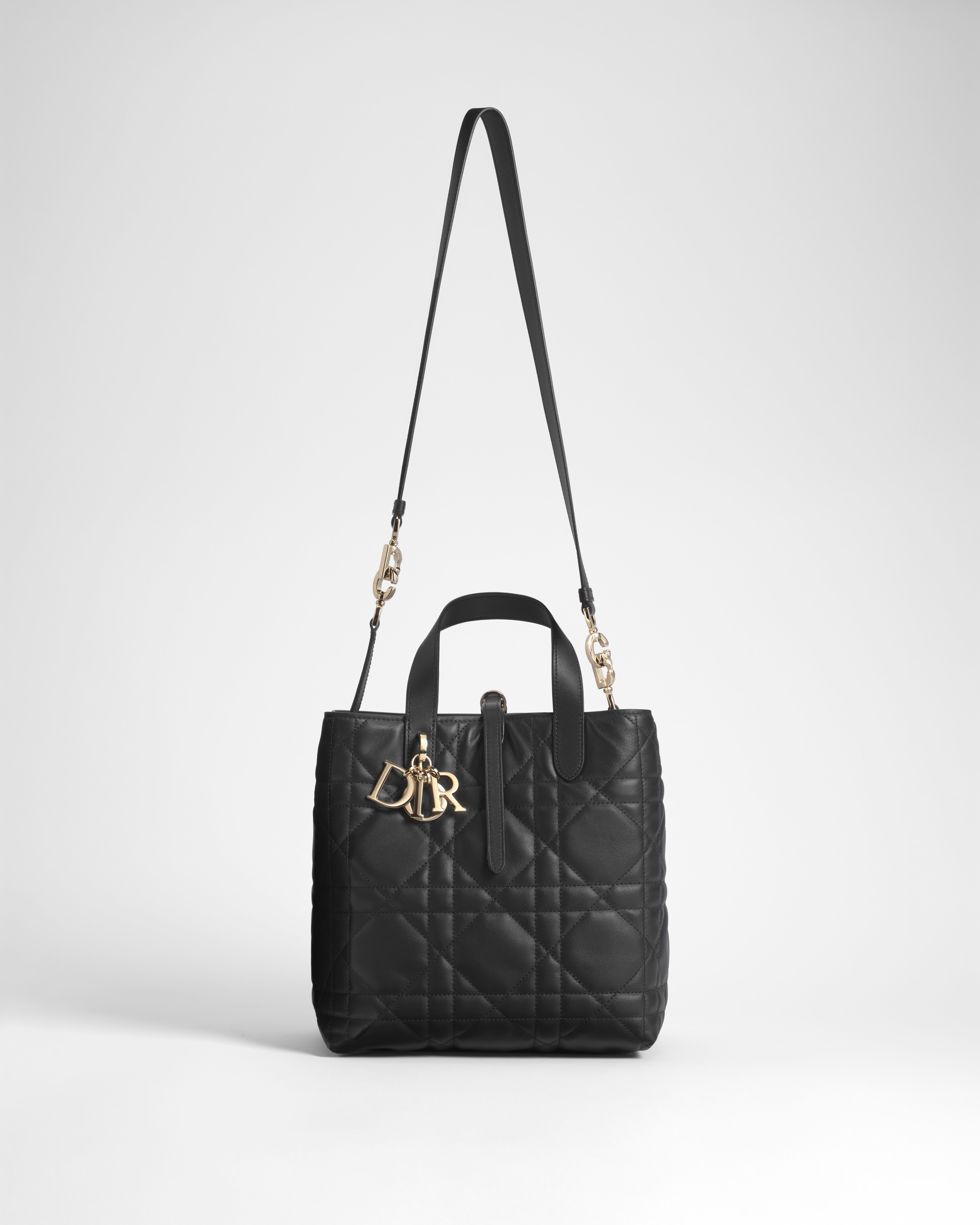 Medium Dior Toujours Vertical Tote Bag Black Macrocannage Calfskin E07