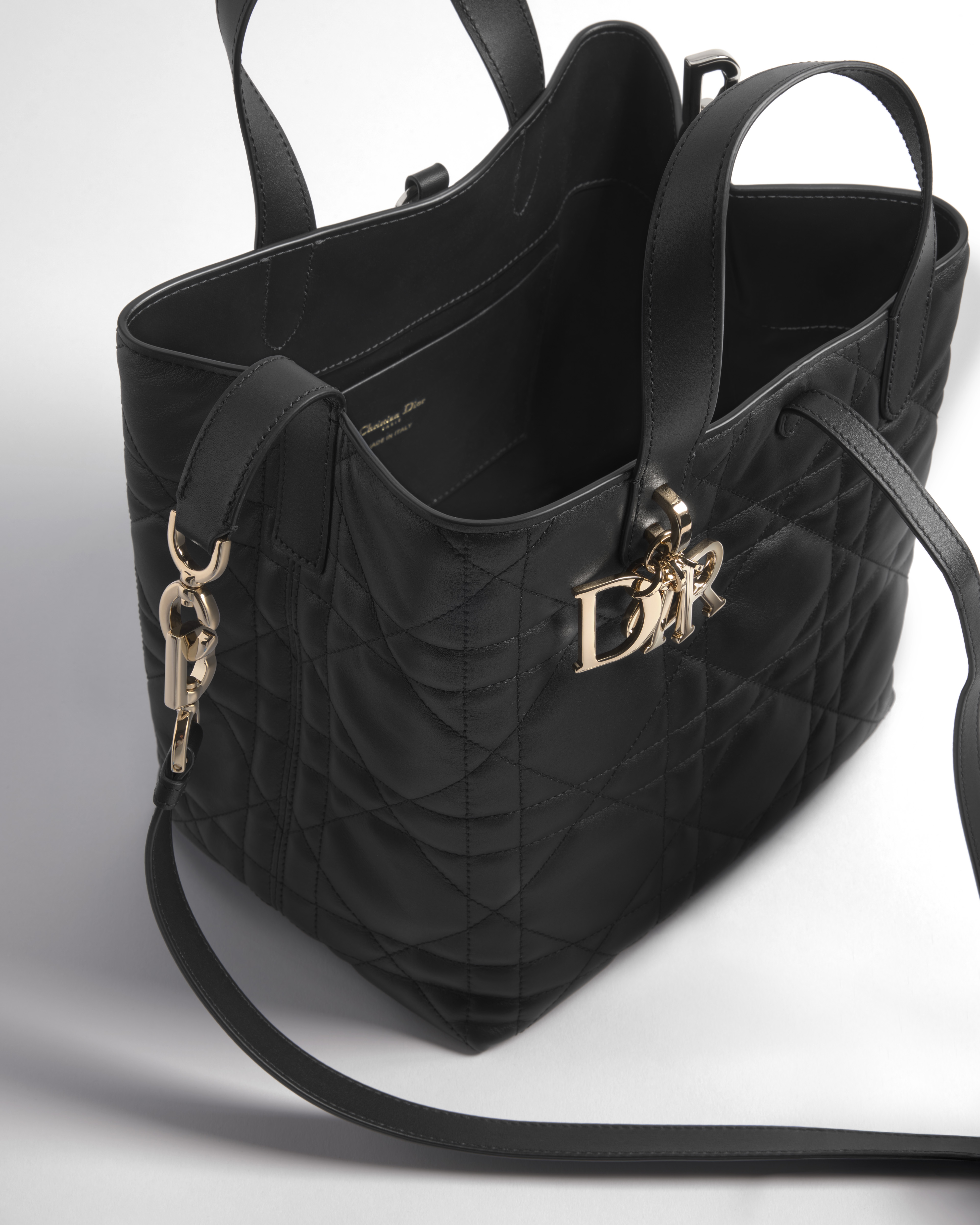 Medium Dior Toujours Vertical Tote Bag Black Macrocannage Calfskin E10