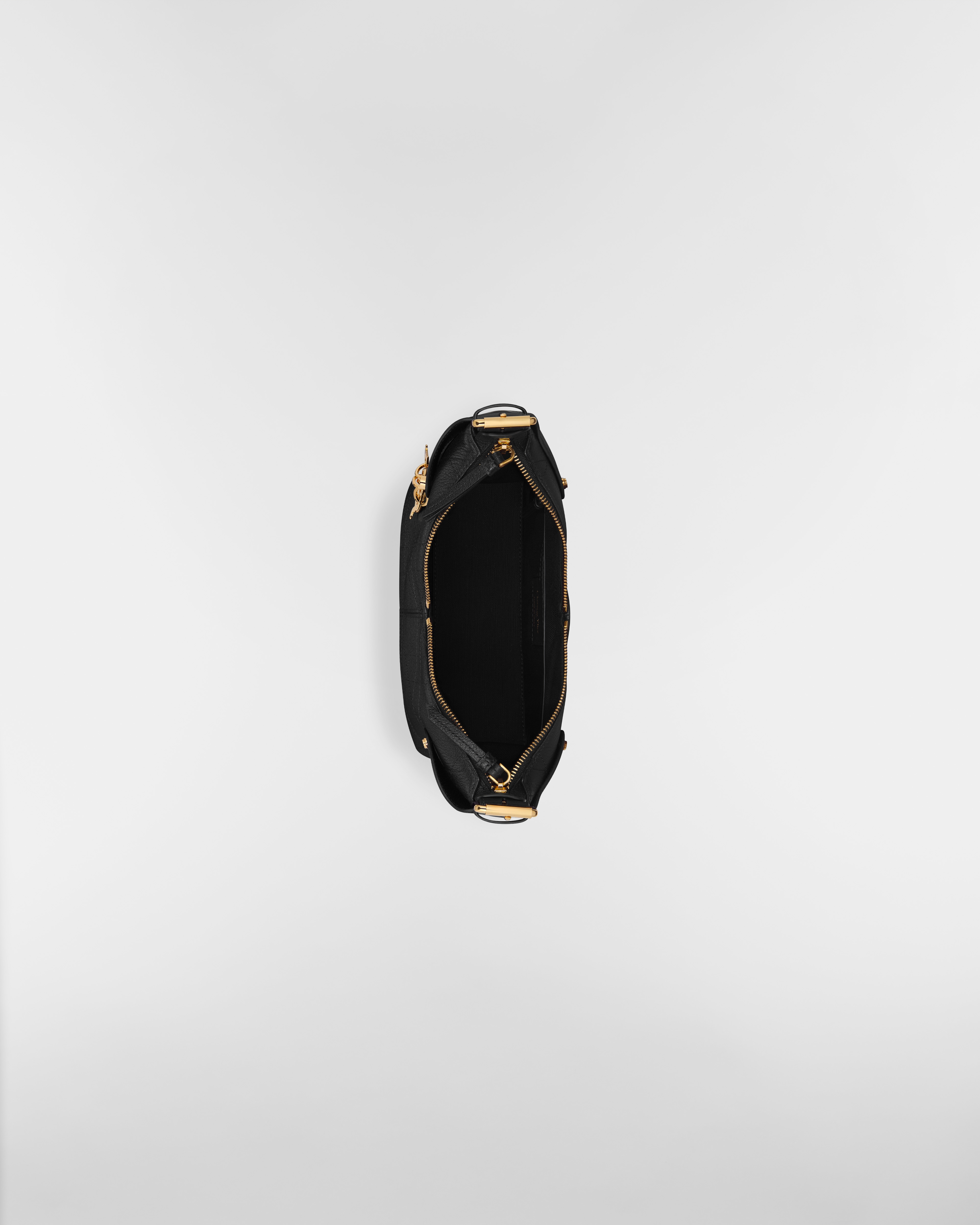 Borsa piccola Dior Voyage Pelle di vitello granulata Flat Macrocannage nera E06