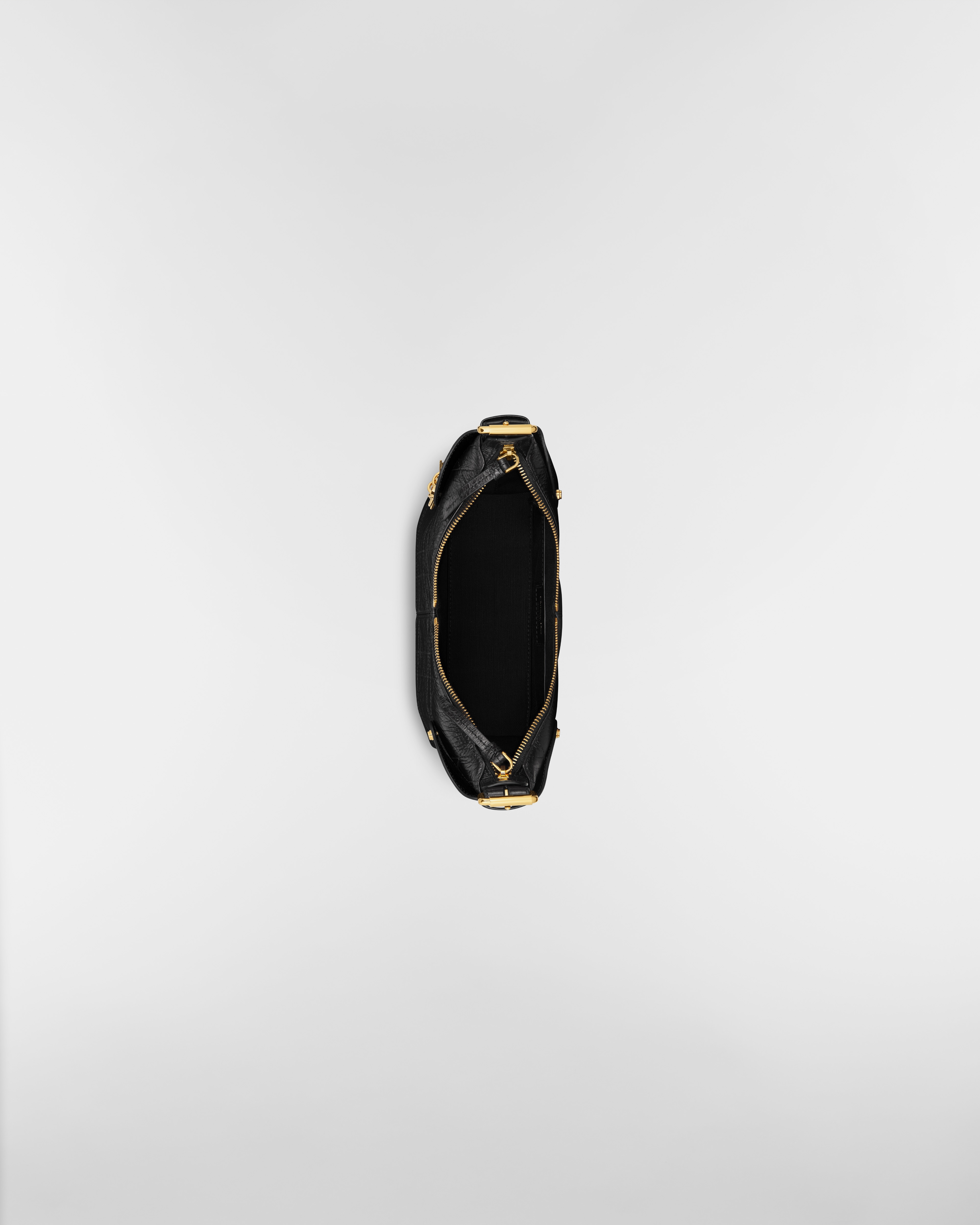 Dior Voyage 스몰 백 블랙 플랫 매크로까나쥬 크링클 송아지 가죽 E06