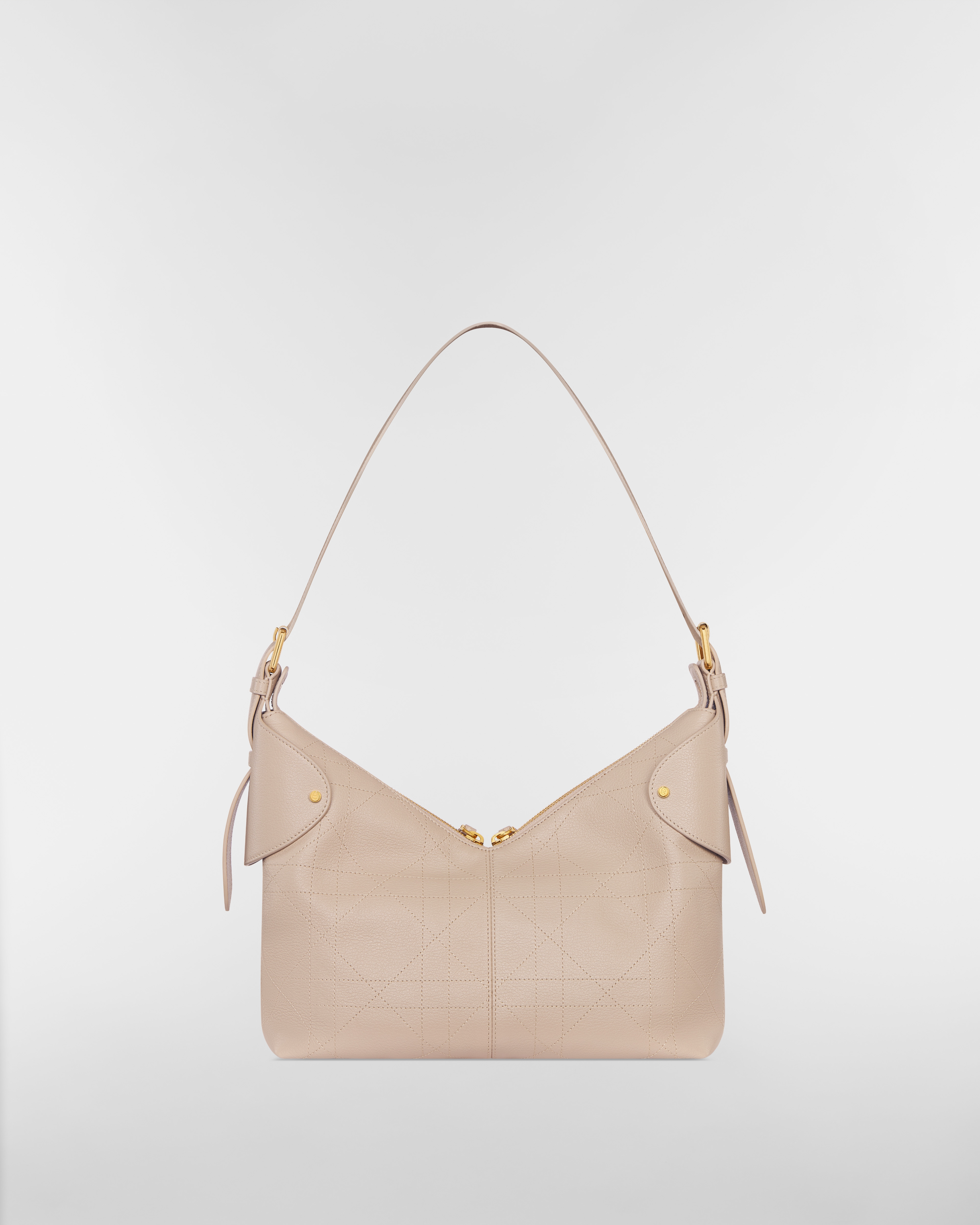 Dior Voyage 미디엄 백 파우더 베이지 플랫 매크로까나쥬 그레인 송아지 가죽 E08