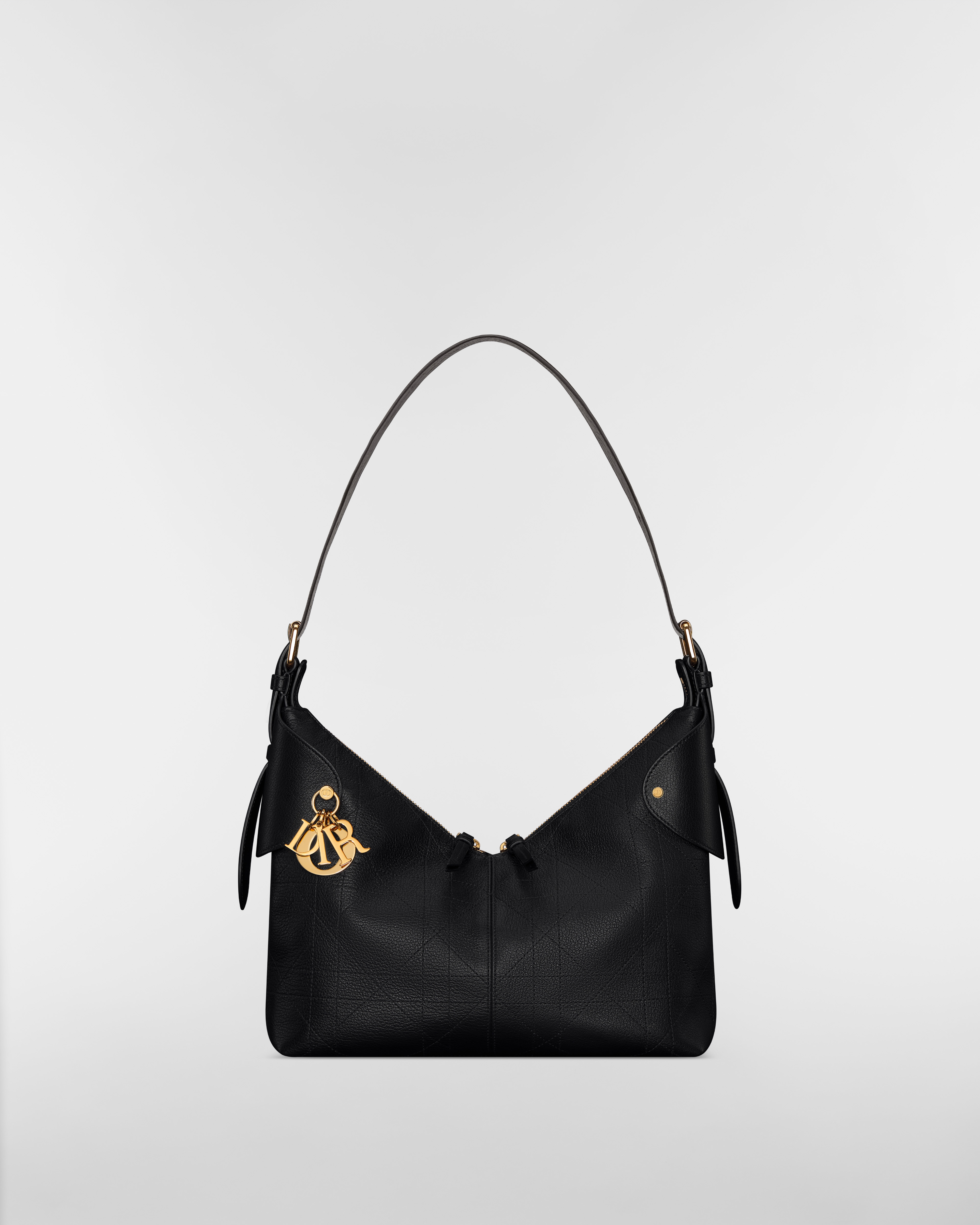 Dior Voyage 미디엄 백 블랙 플랫 매크로까나쥬 그레인 송아지 가죽 E01