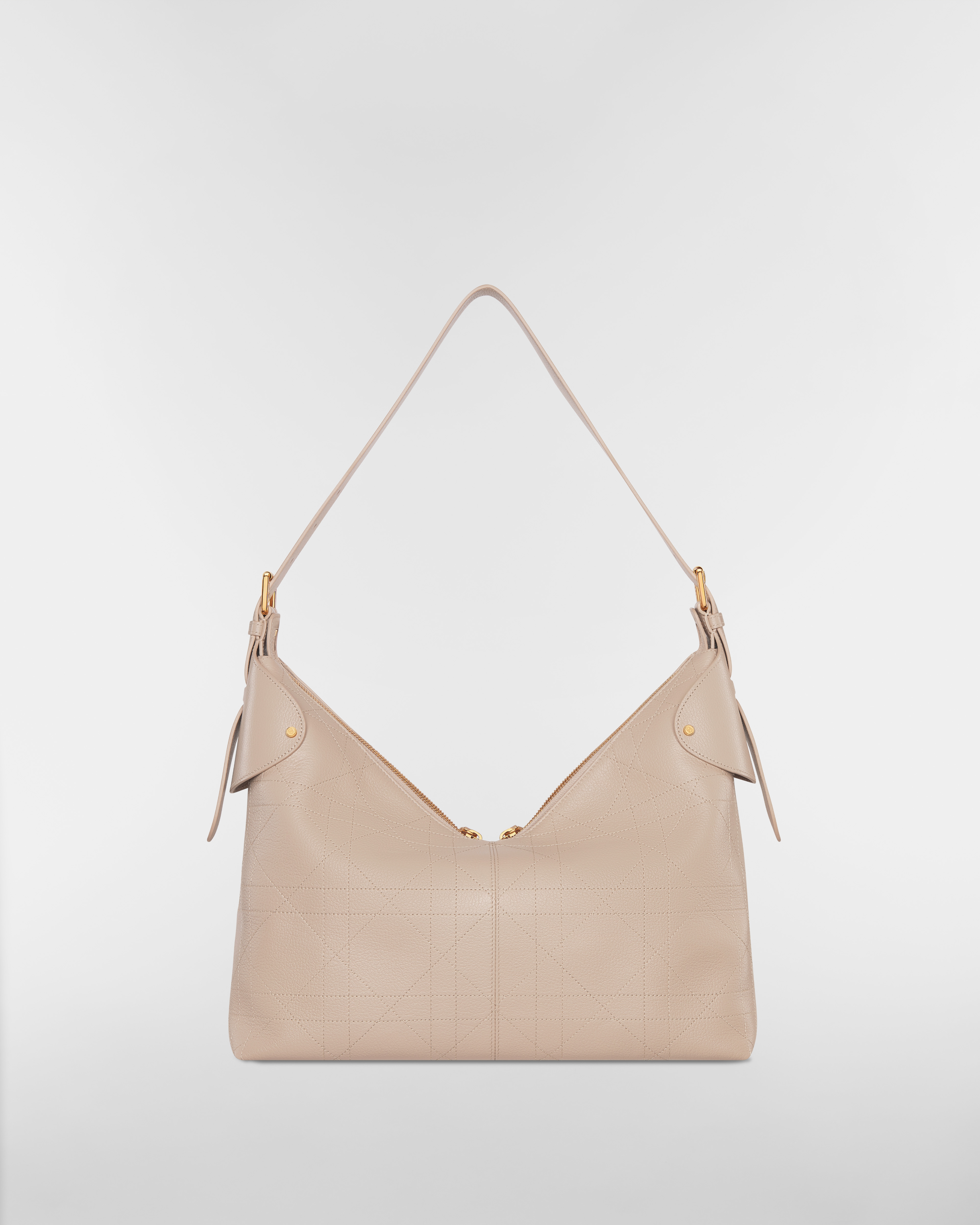 Große Dior Voyage Tasche Genarbtes Flat Macrocannage Kalbsleder in Puderbeige E08