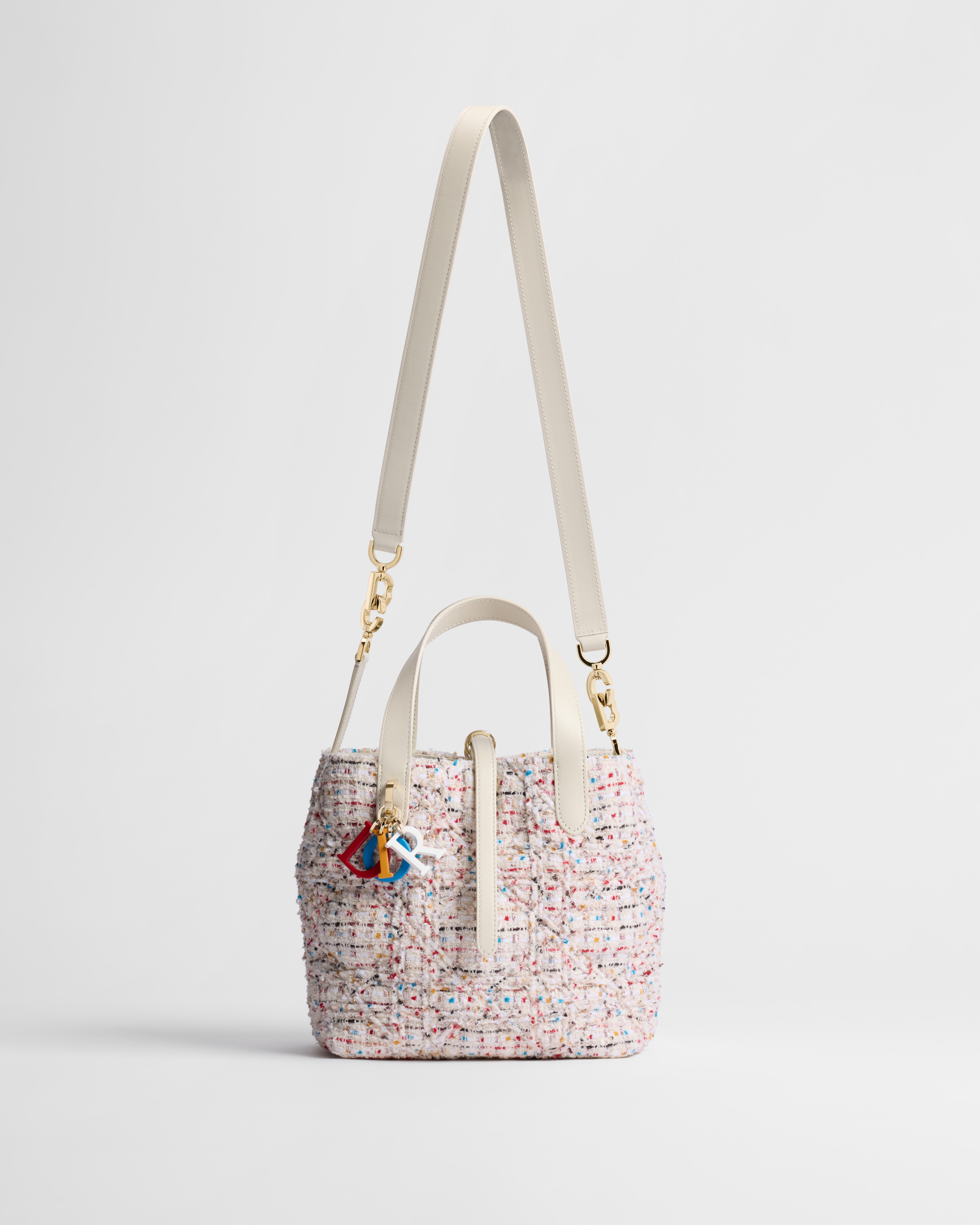 Kleine Dior Toujours Tote Bag im Hochformat