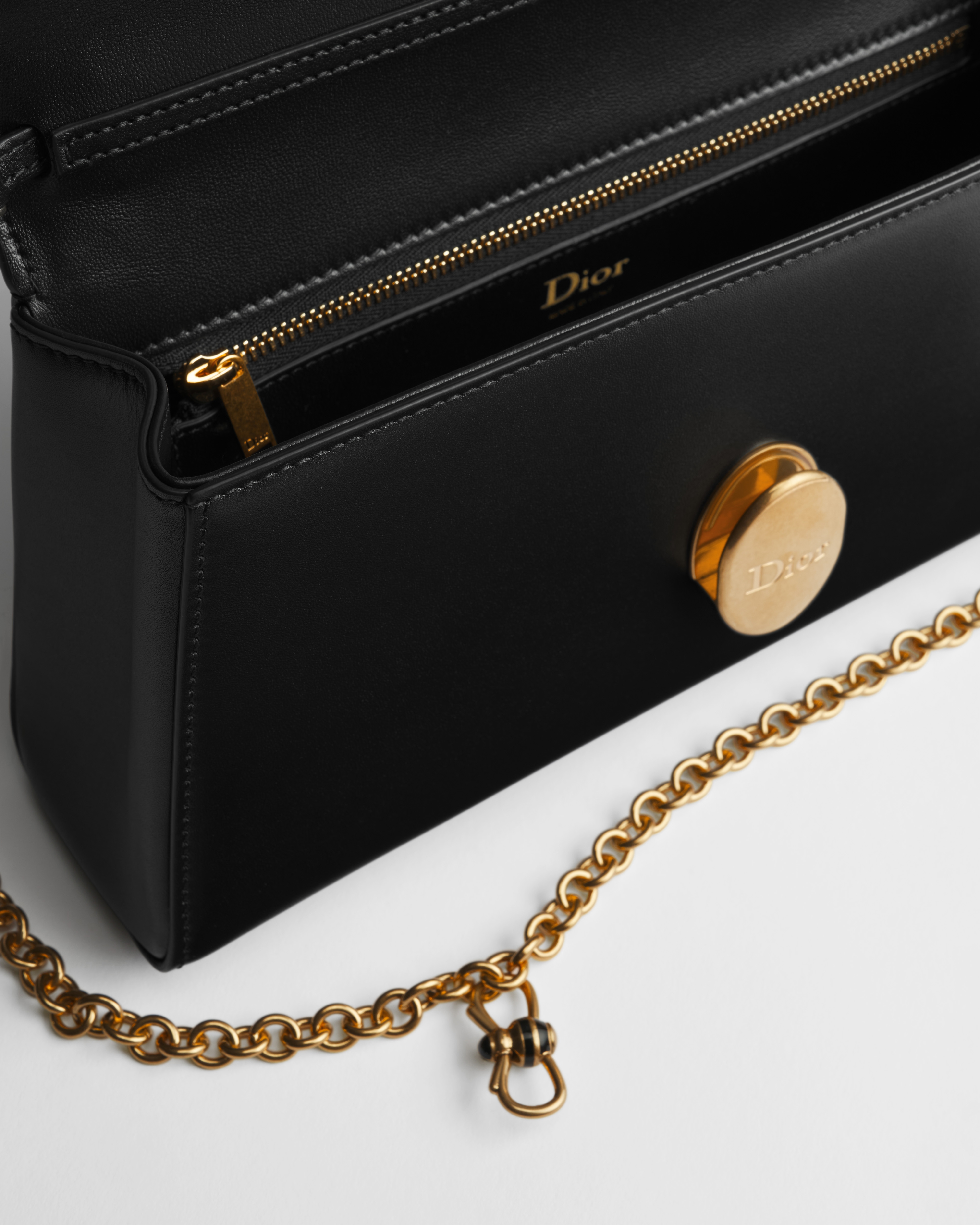 Pochette Dior Médaillon Cuir de veau lisse noir E06
