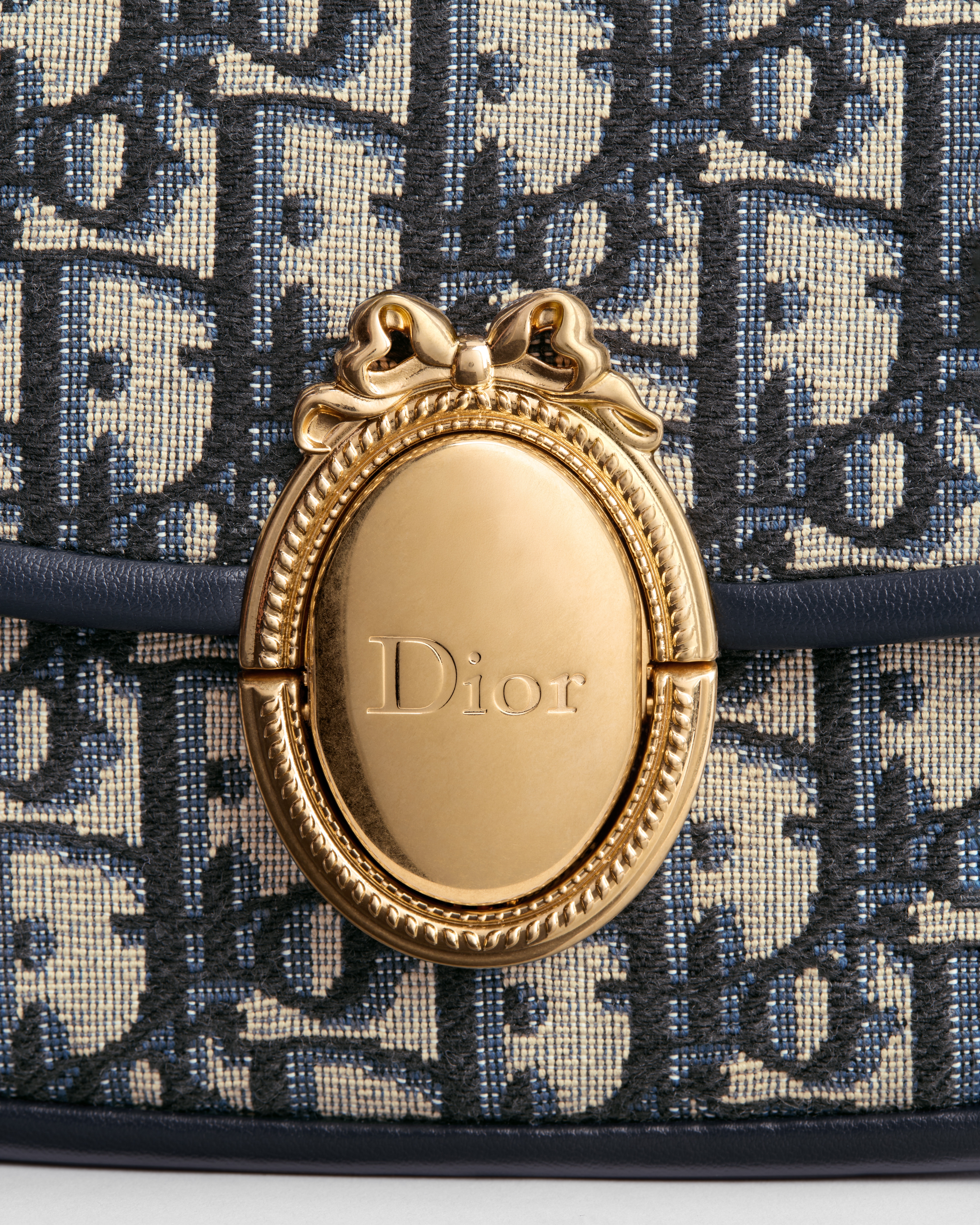 Borsa con pattina piccola Dior Médaillon con catena