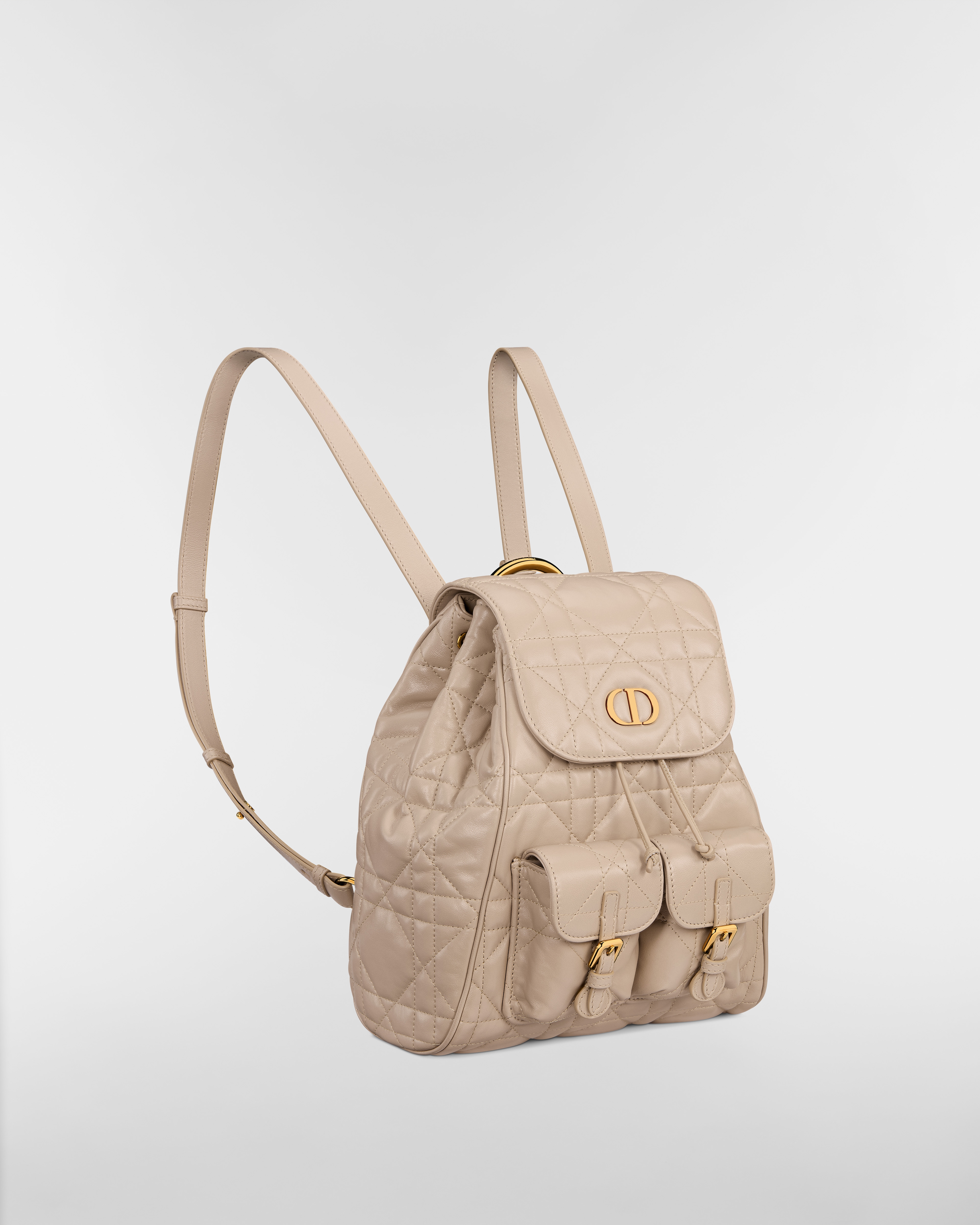 Middelgrote Dior Caro-rugzak Poederbeige lamsleer met Macrocannage-motief E03