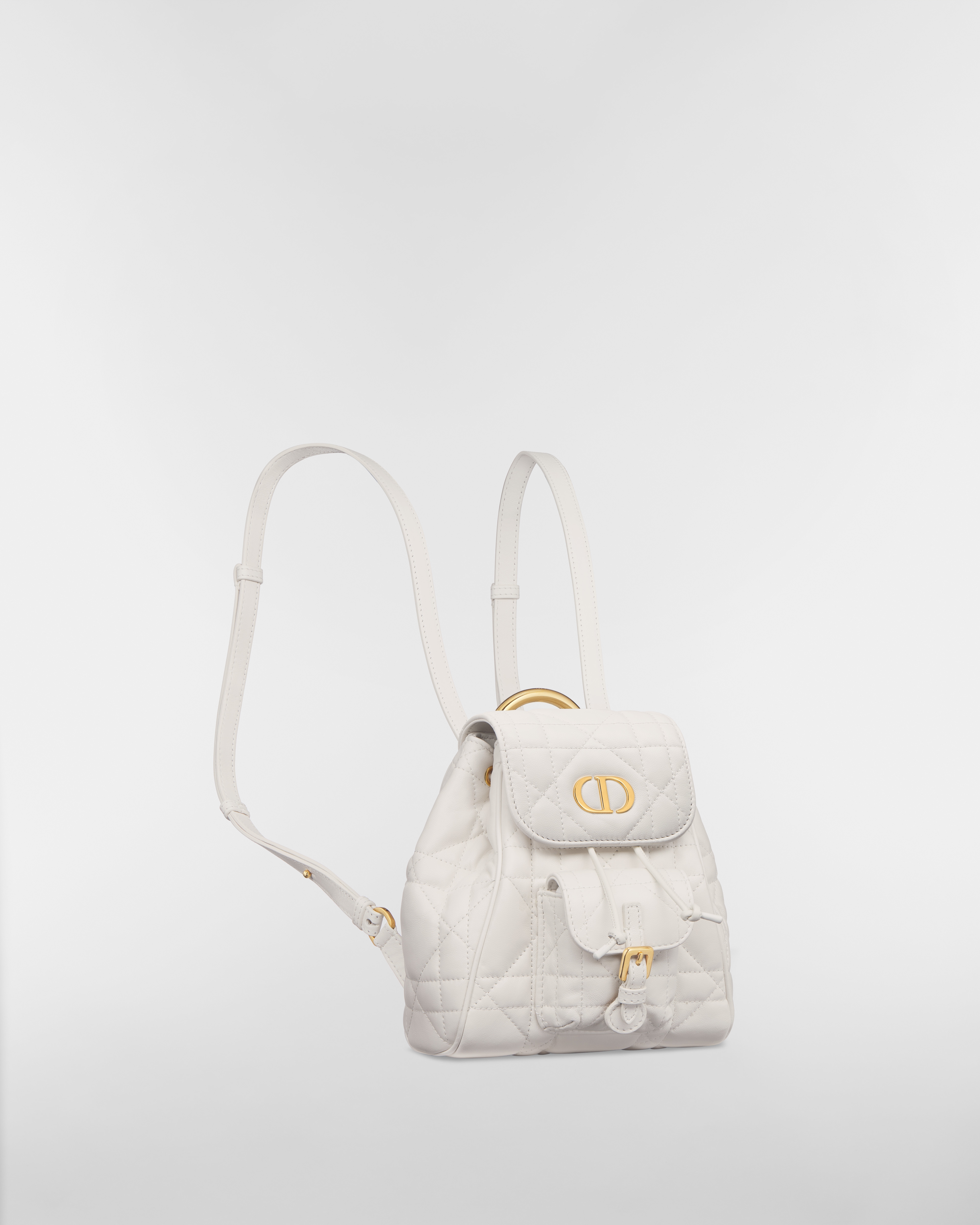 กระเป๋าเป้สะพายหลัง Small Dior Caro หนังแกะลาย Macrocannage สีขาวลาเต้ E03