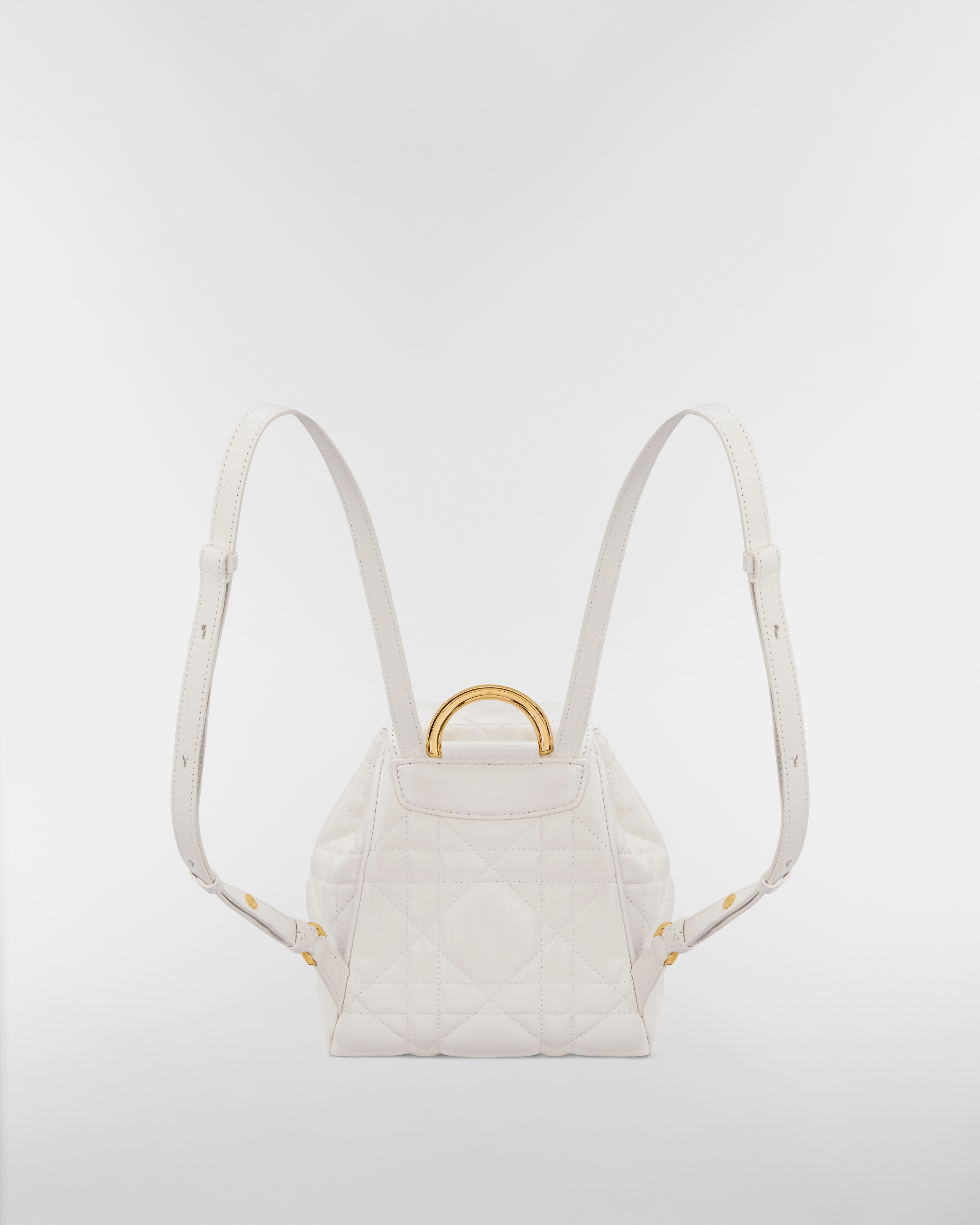 กระเป๋าเป้สะพายหลัง Small Dior Caro หนังแกะลาย Macrocannage สีขาวลาเต้ E08