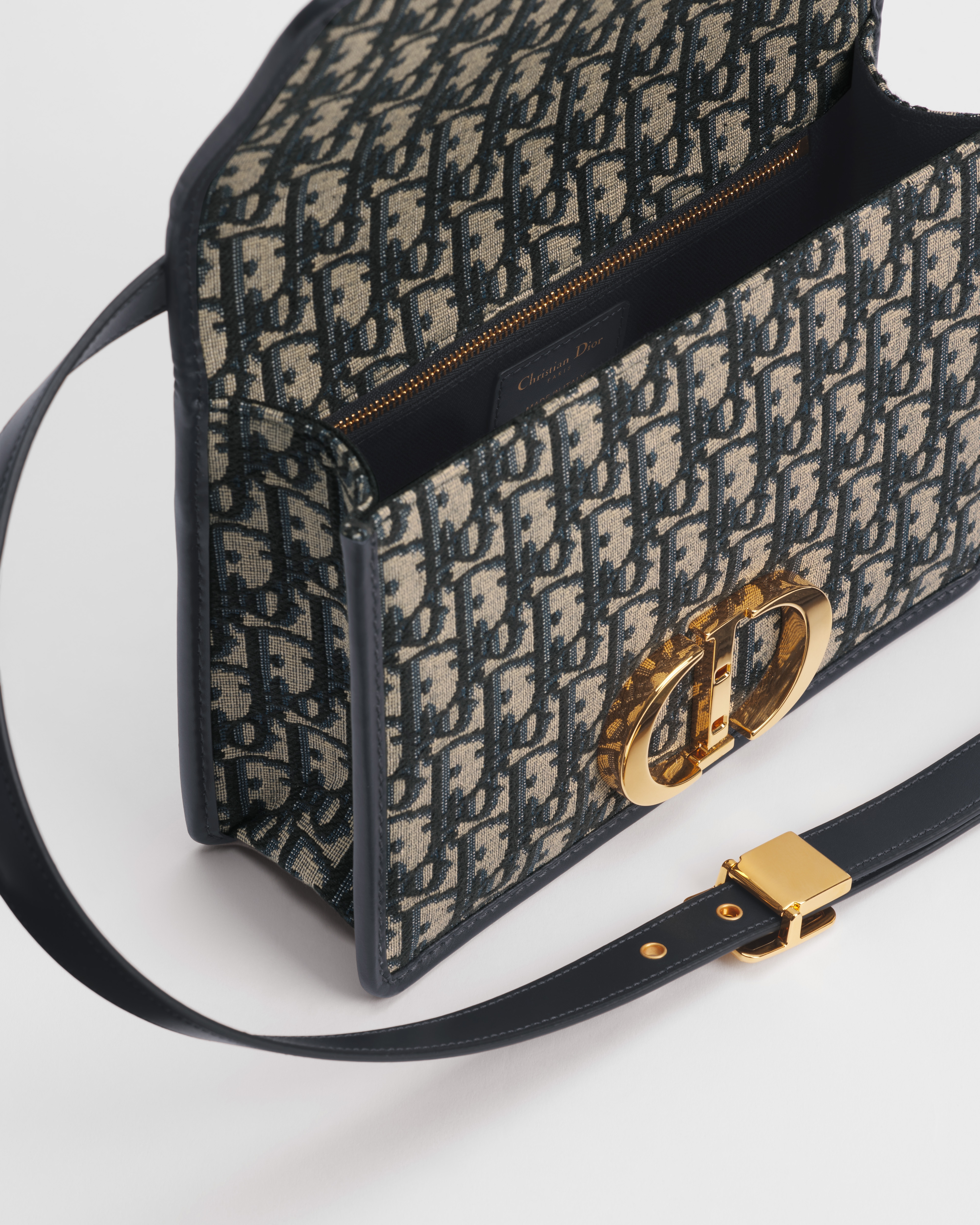 30 Montaigne Tasche Dior Oblique Jacquard in Blau E06