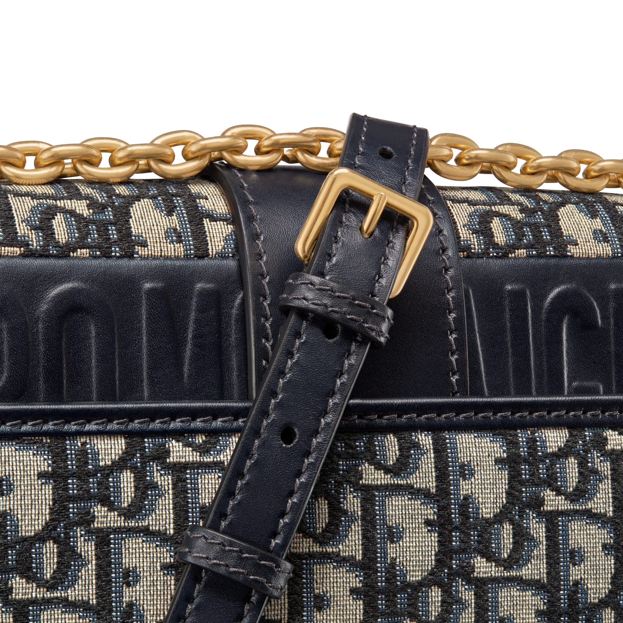 30 Montaigne Chain Bag