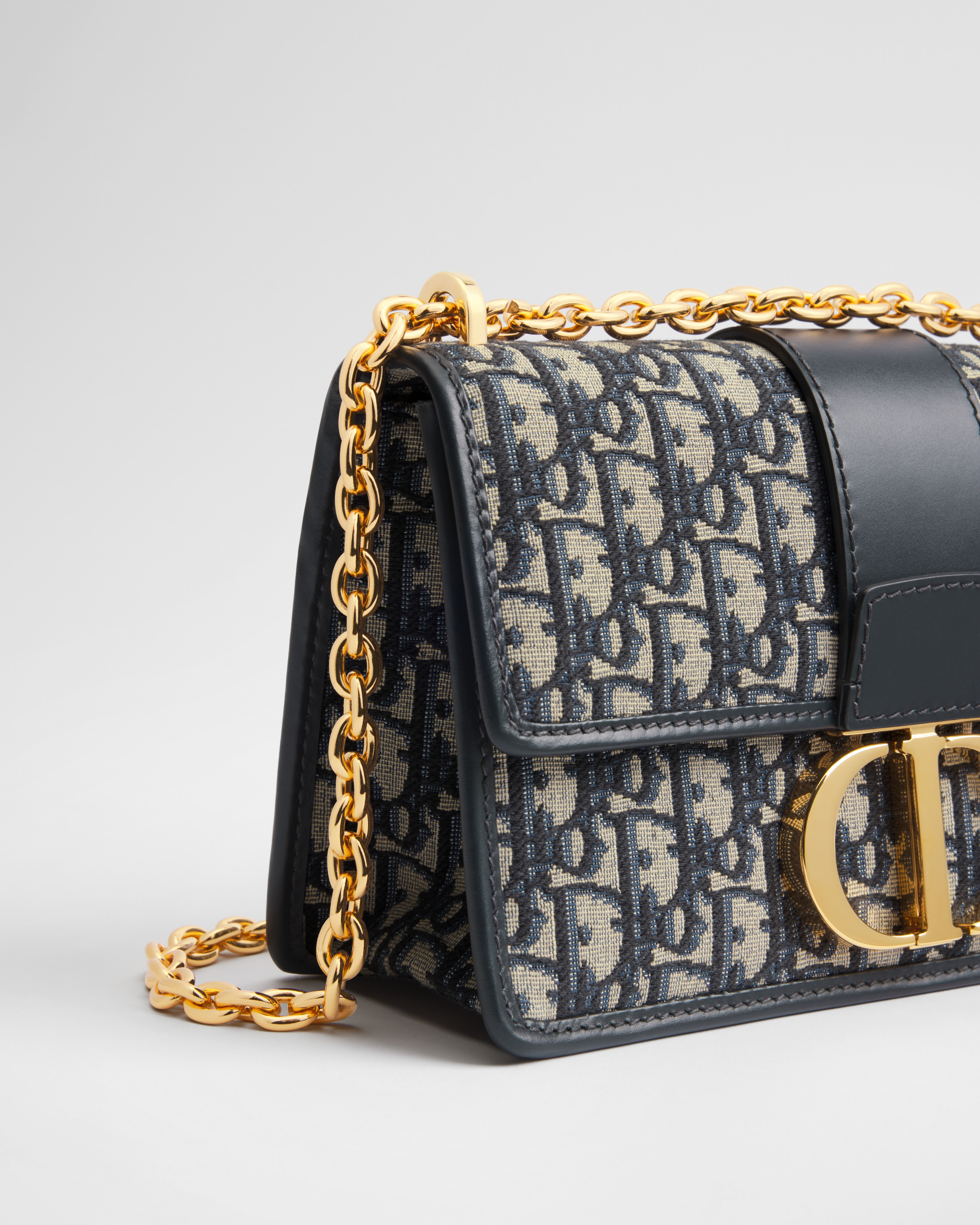 30 Montaigne Chain Bag