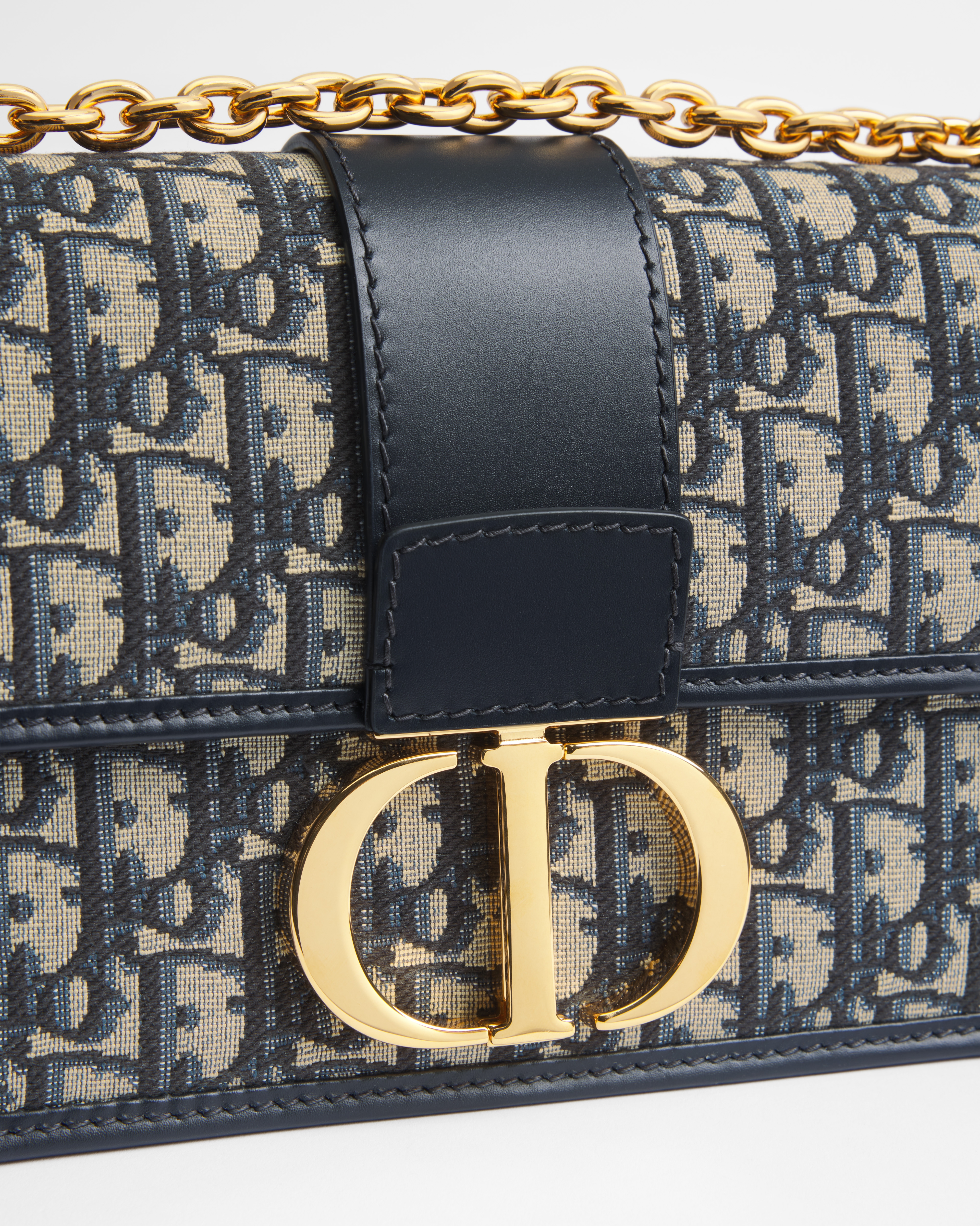 30 Montaigne Chain Bag Blue Dior Oblique Jacquard E10
