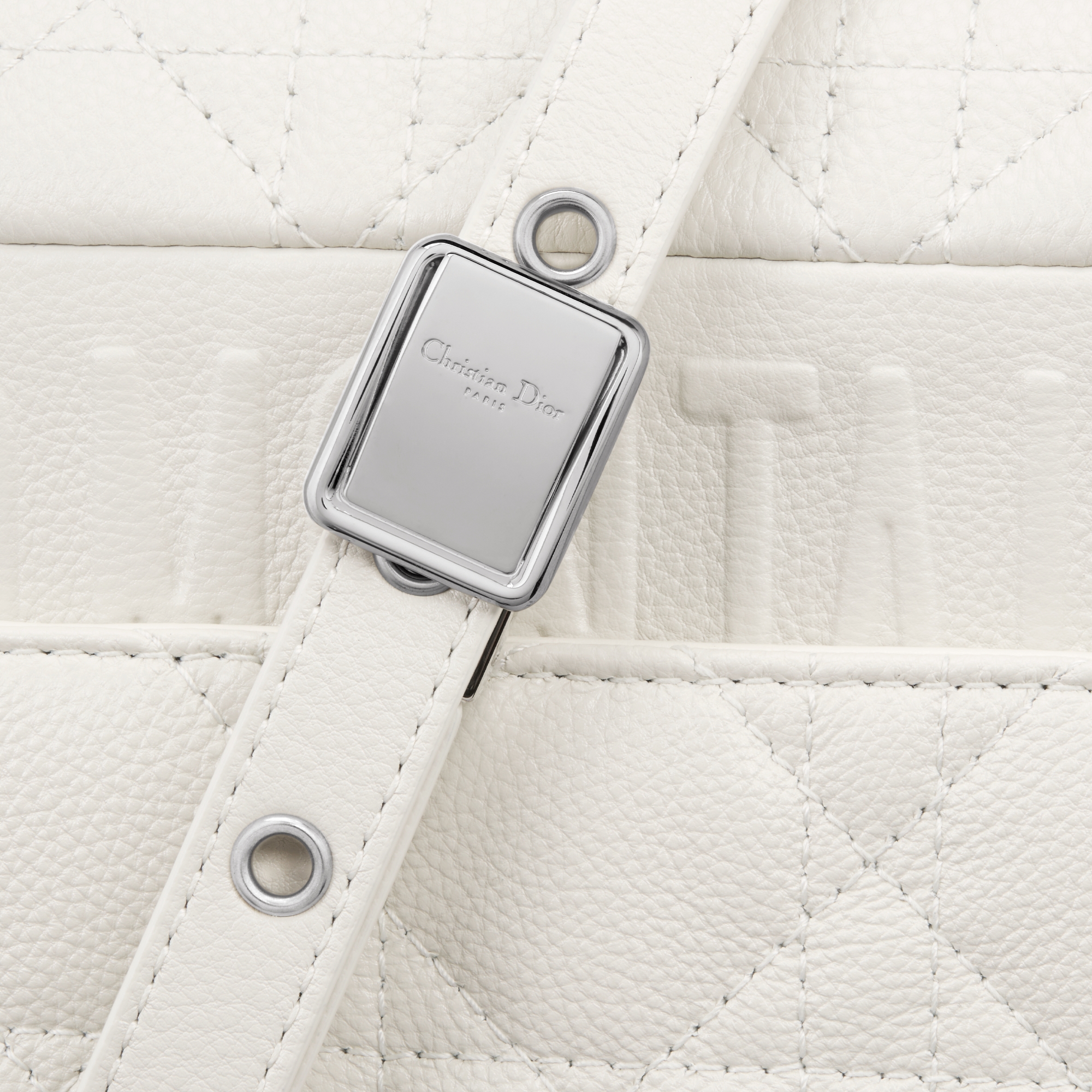 Dior Caro 小型包款 奶白色柔軟 Cannage 籐格紋小牛皮 E09