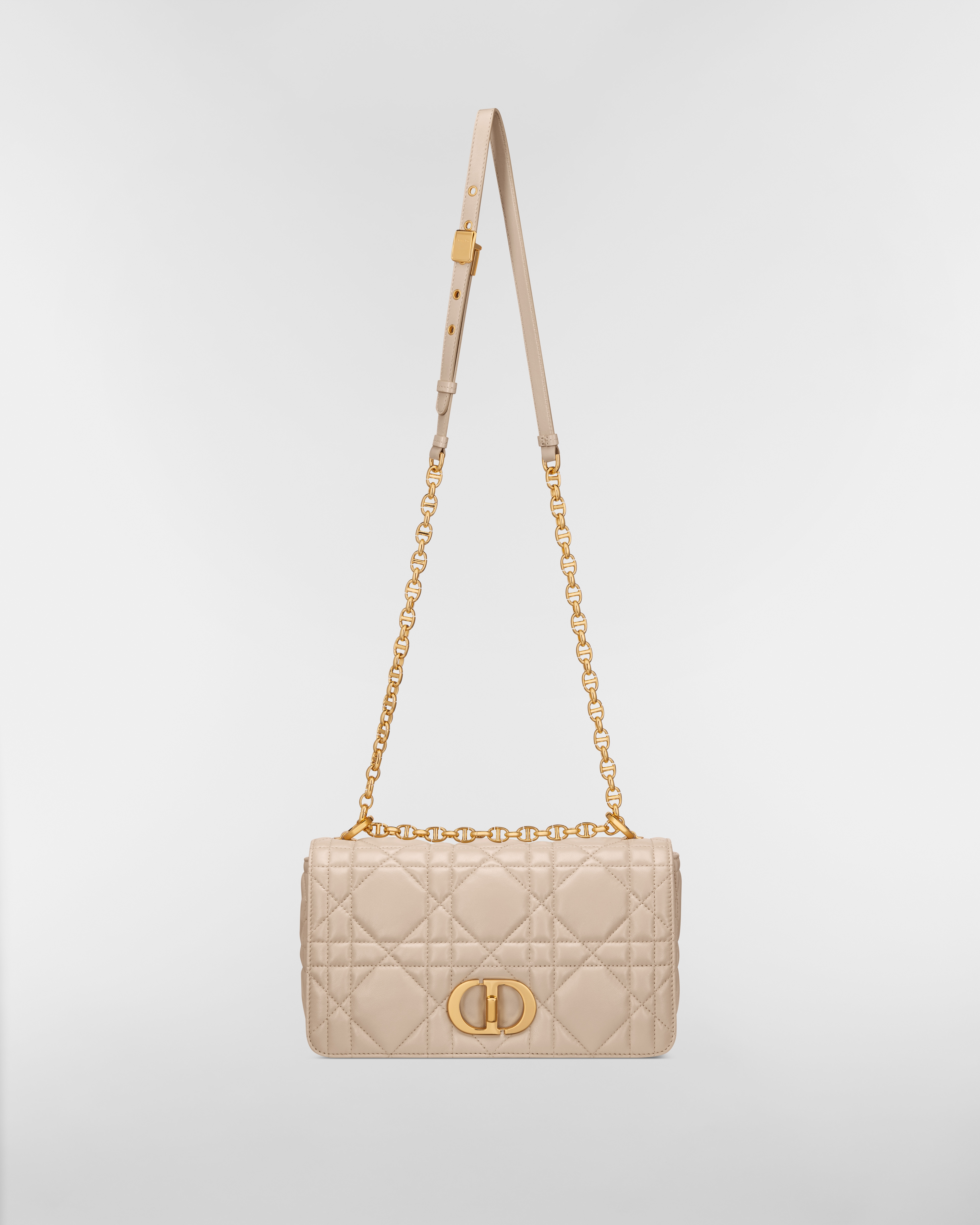 Mittelgroße Soft Dior Caro Tasche Macrocannage Lammleder in Puderbeige E07