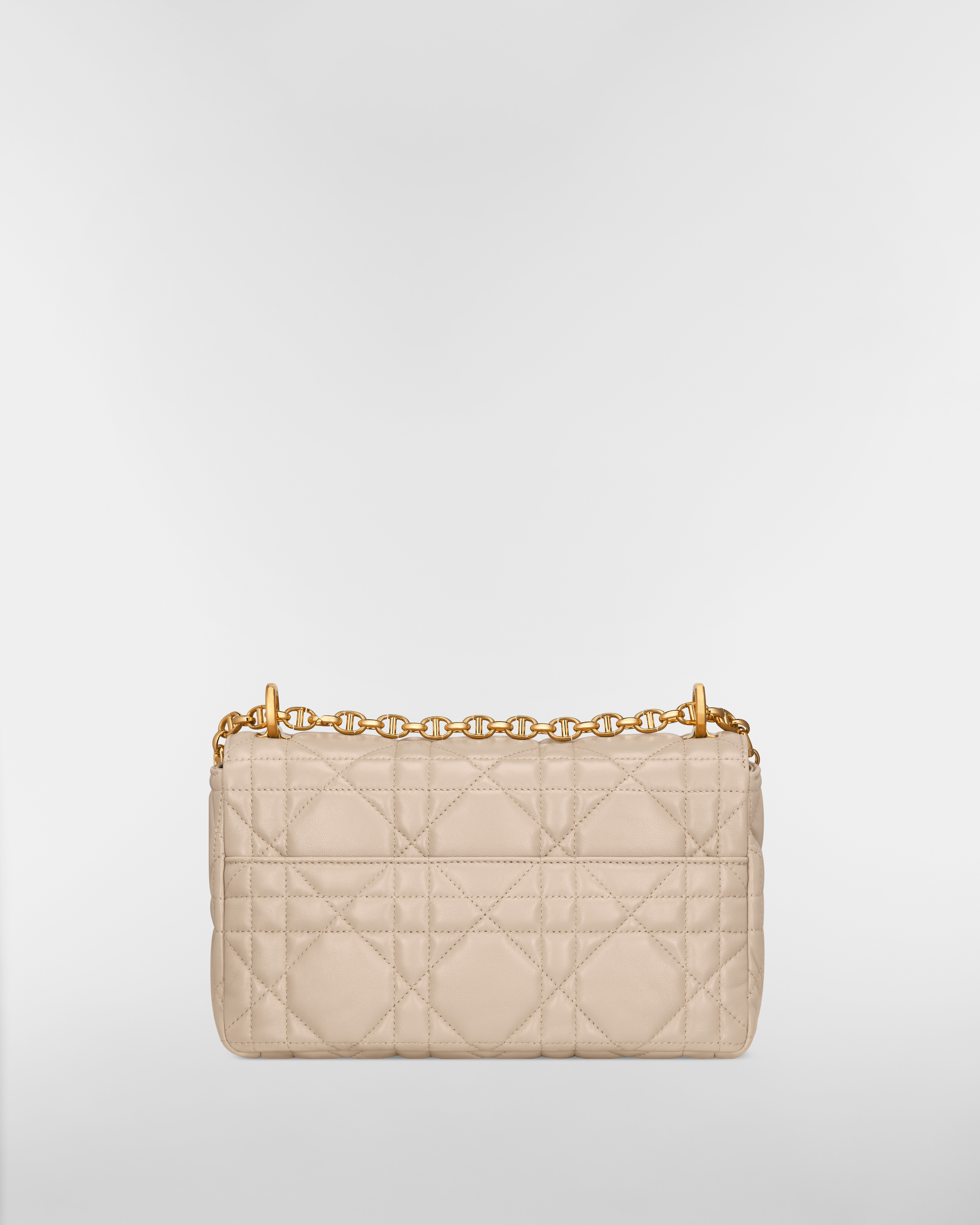 Mittelgroße Soft Dior Caro Tasche Macrocannage Lammleder in Puderbeige E08