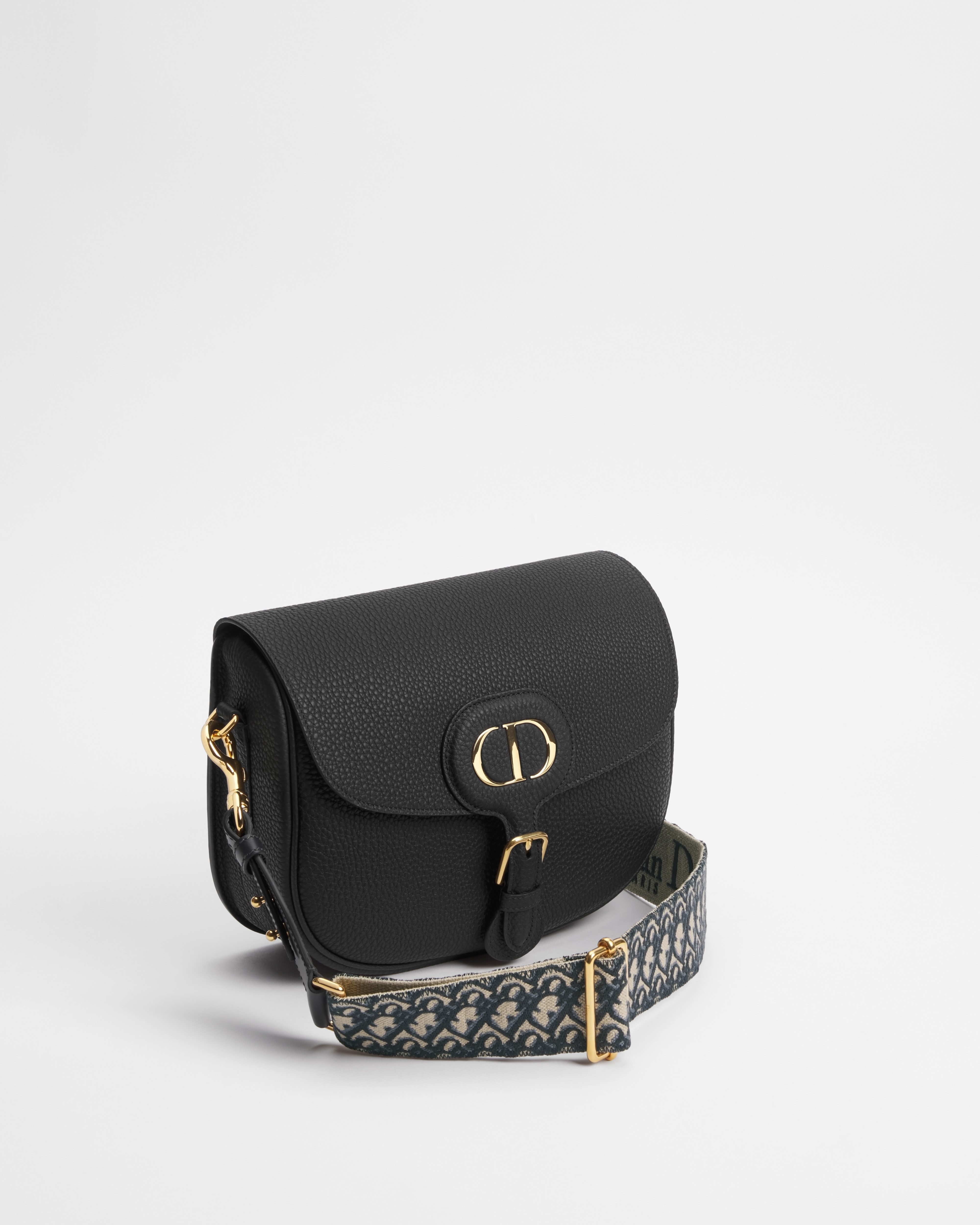 Große Dior Bobby Tasche Genarbtes Kalbsleder in Schwarz mit besticktem Dior Oblique Schulterriemen in Blau E03