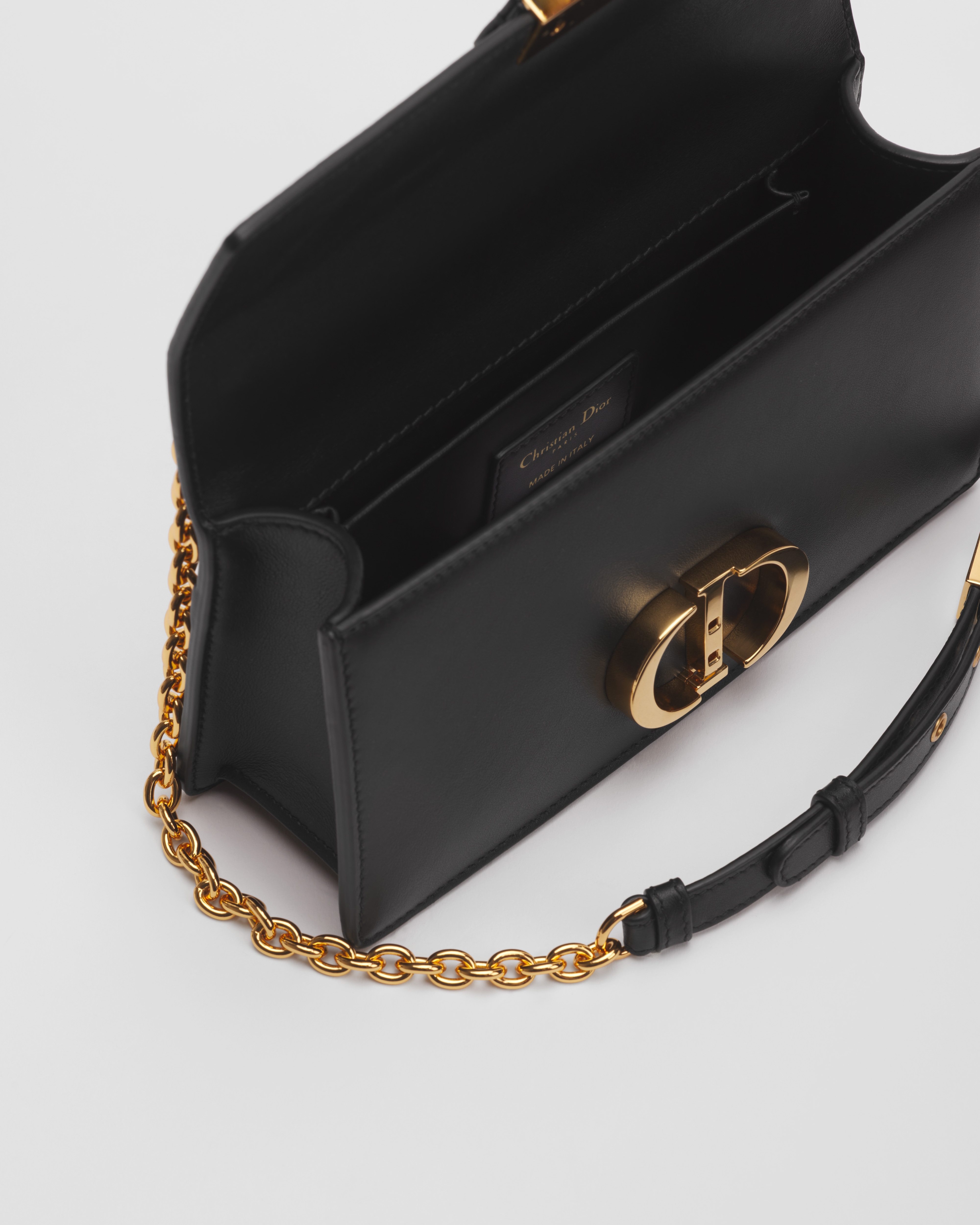30 Montaigne East-West Tasche mit Kette Kalbsleder in Schwarz E06