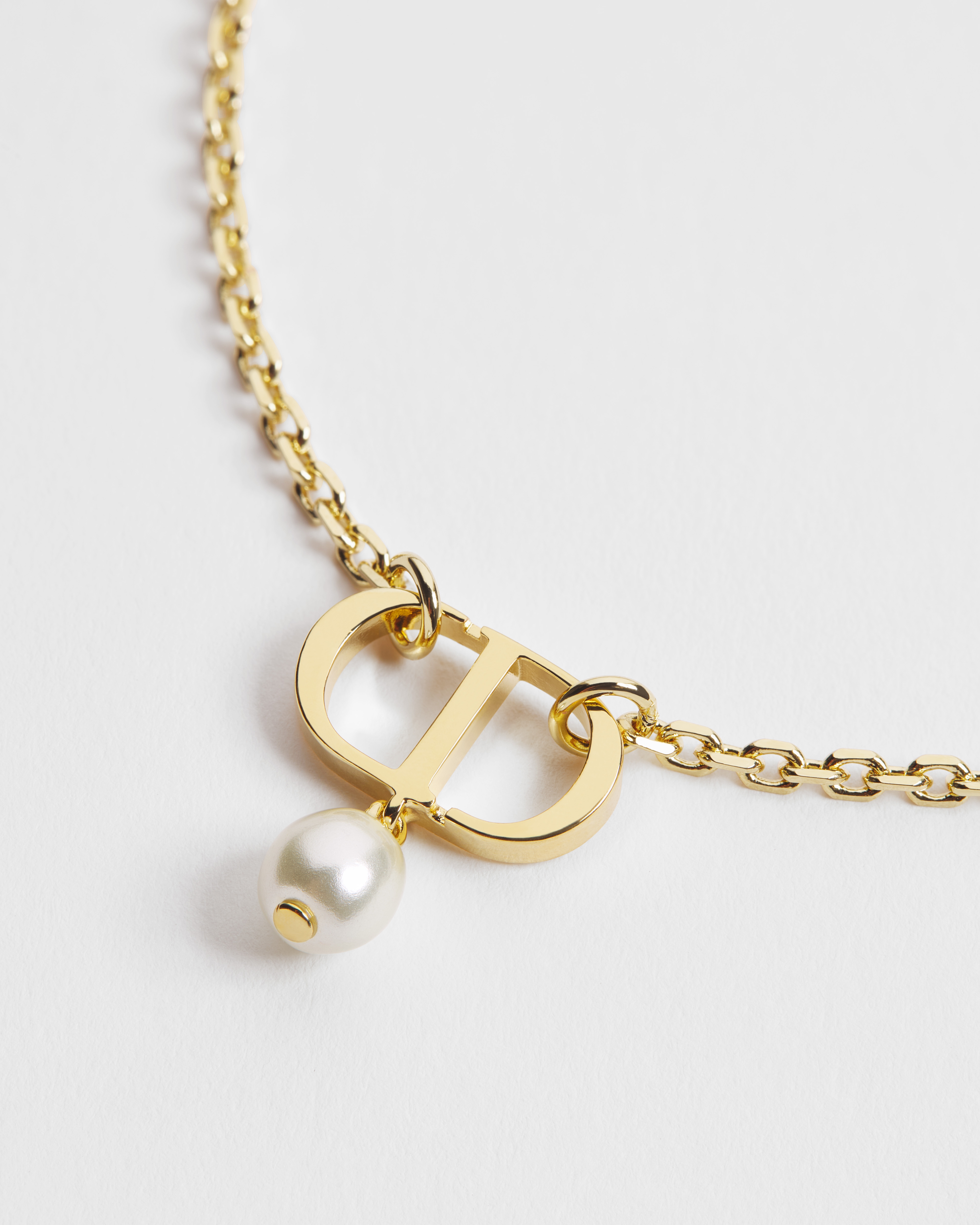 Petit CD Necklace Gold-Finish Metal and White Resin Pearl E09