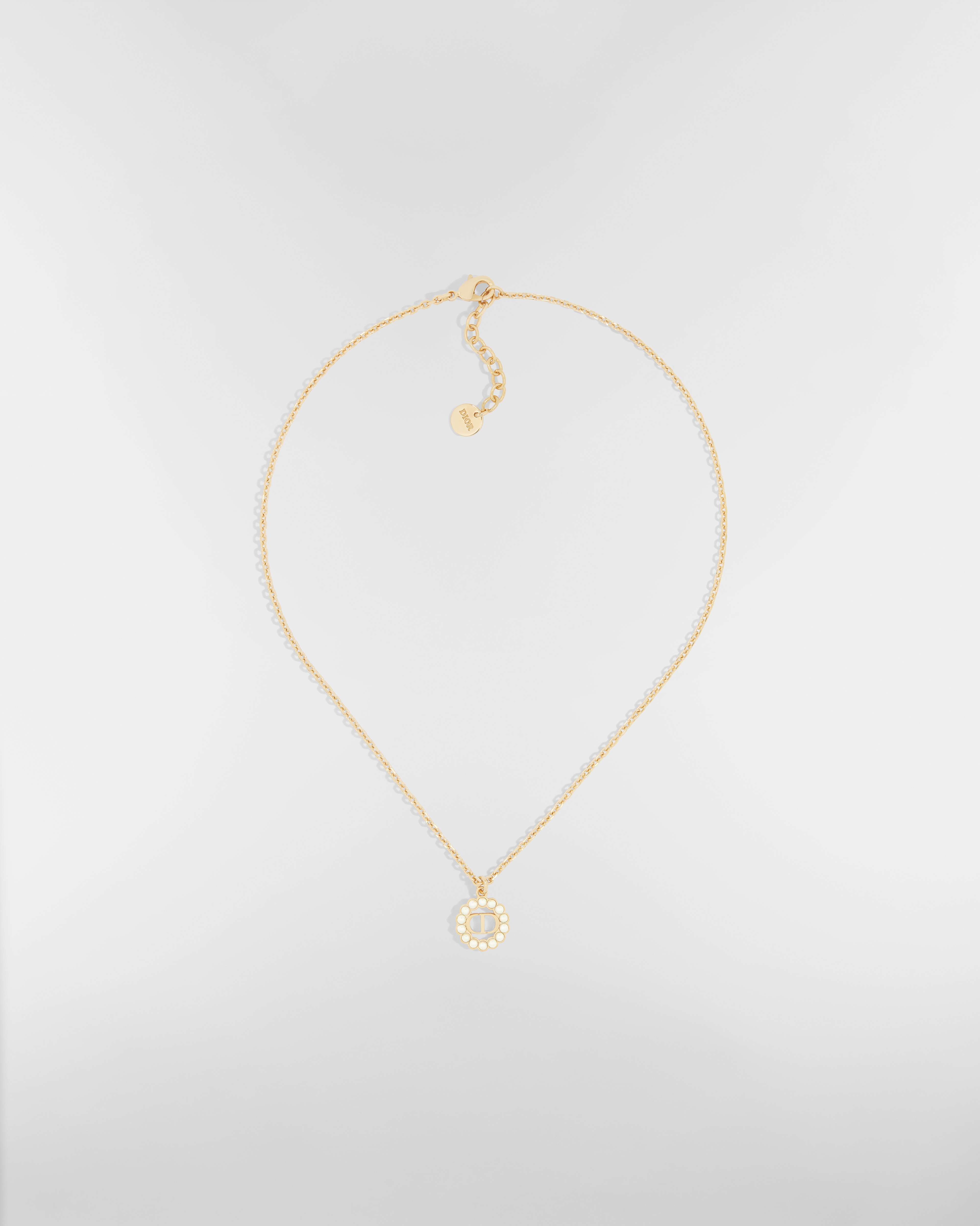 Collana Petit CD Circle Metallo con finitura color oro e perle in resina bianca E01