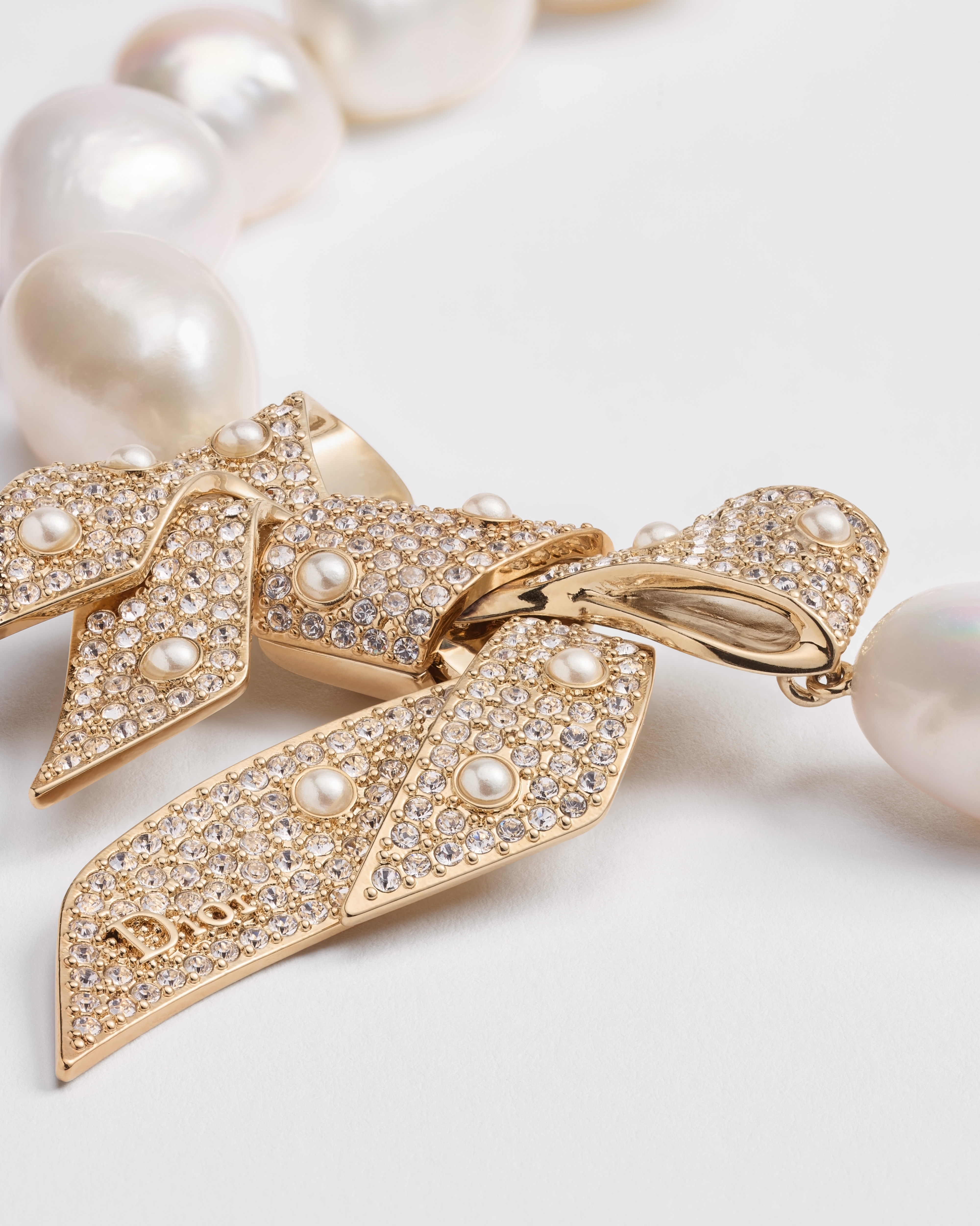 Dior Or – Dior Shiny Bow ネックレス メタル・レジンパール・クリスタル・淡水パール E09