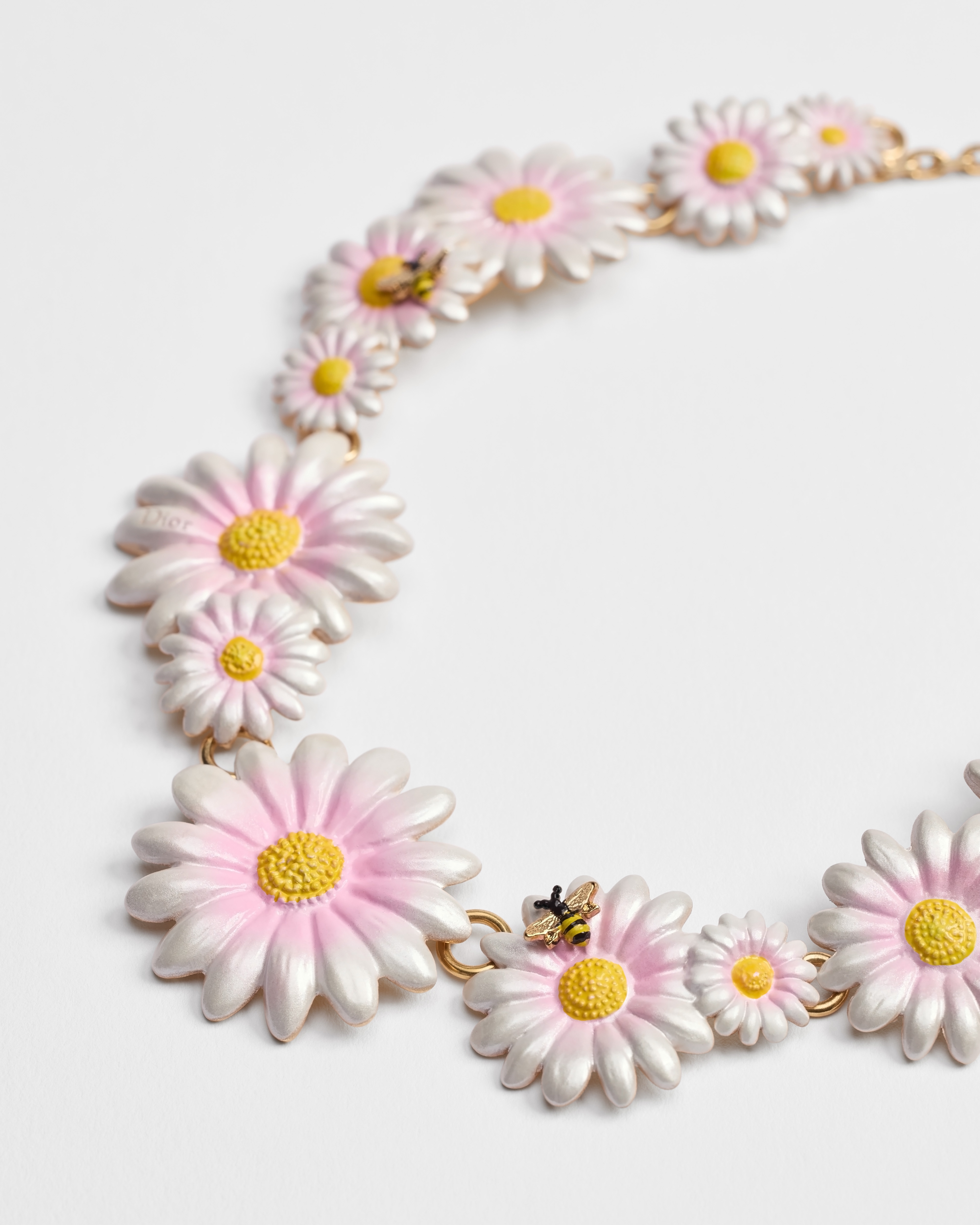 Colar Dior Daisy Metal com acabamento dourado e laca multicolorida E09