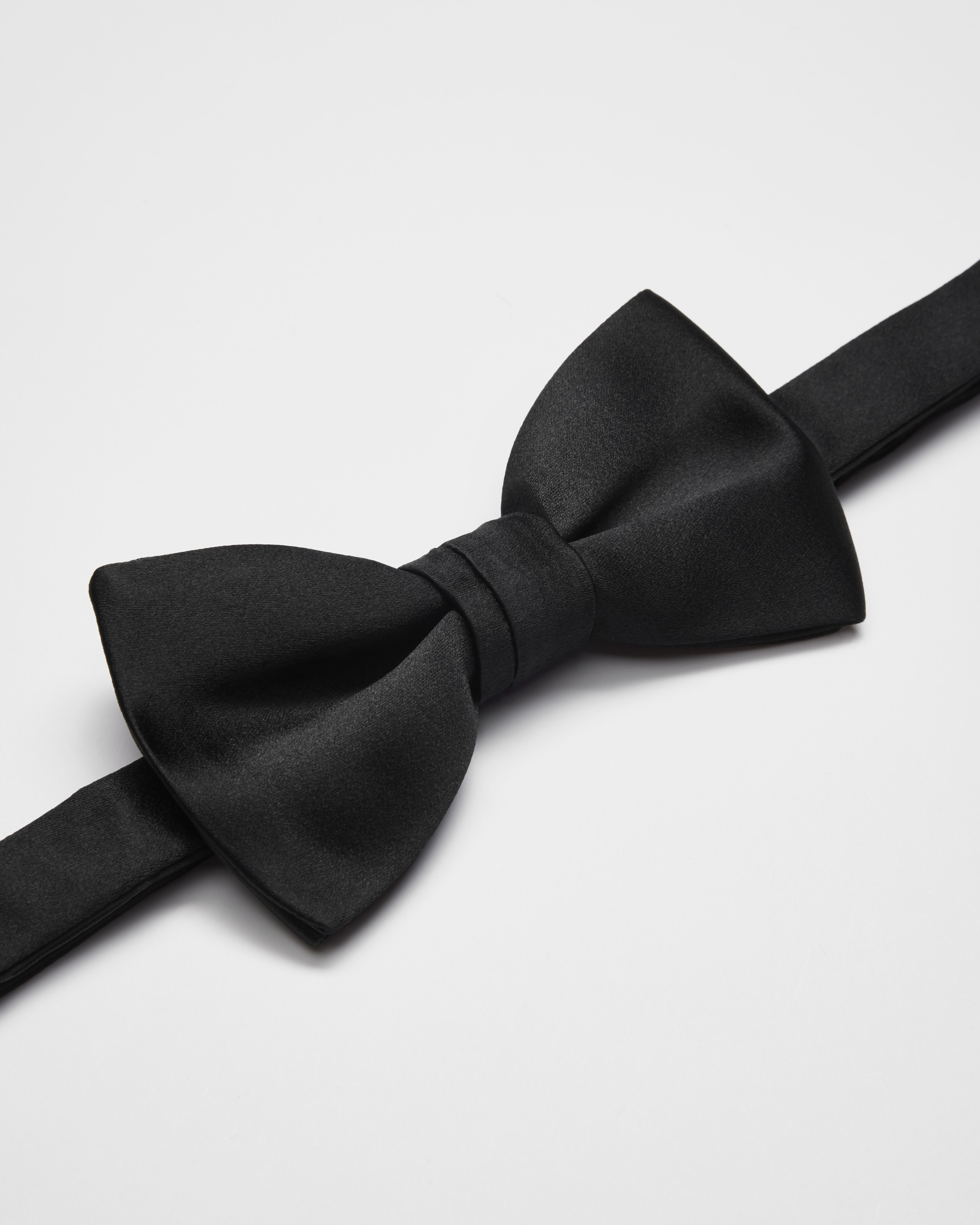 Straight Edge Bow Tie Black Silk E09