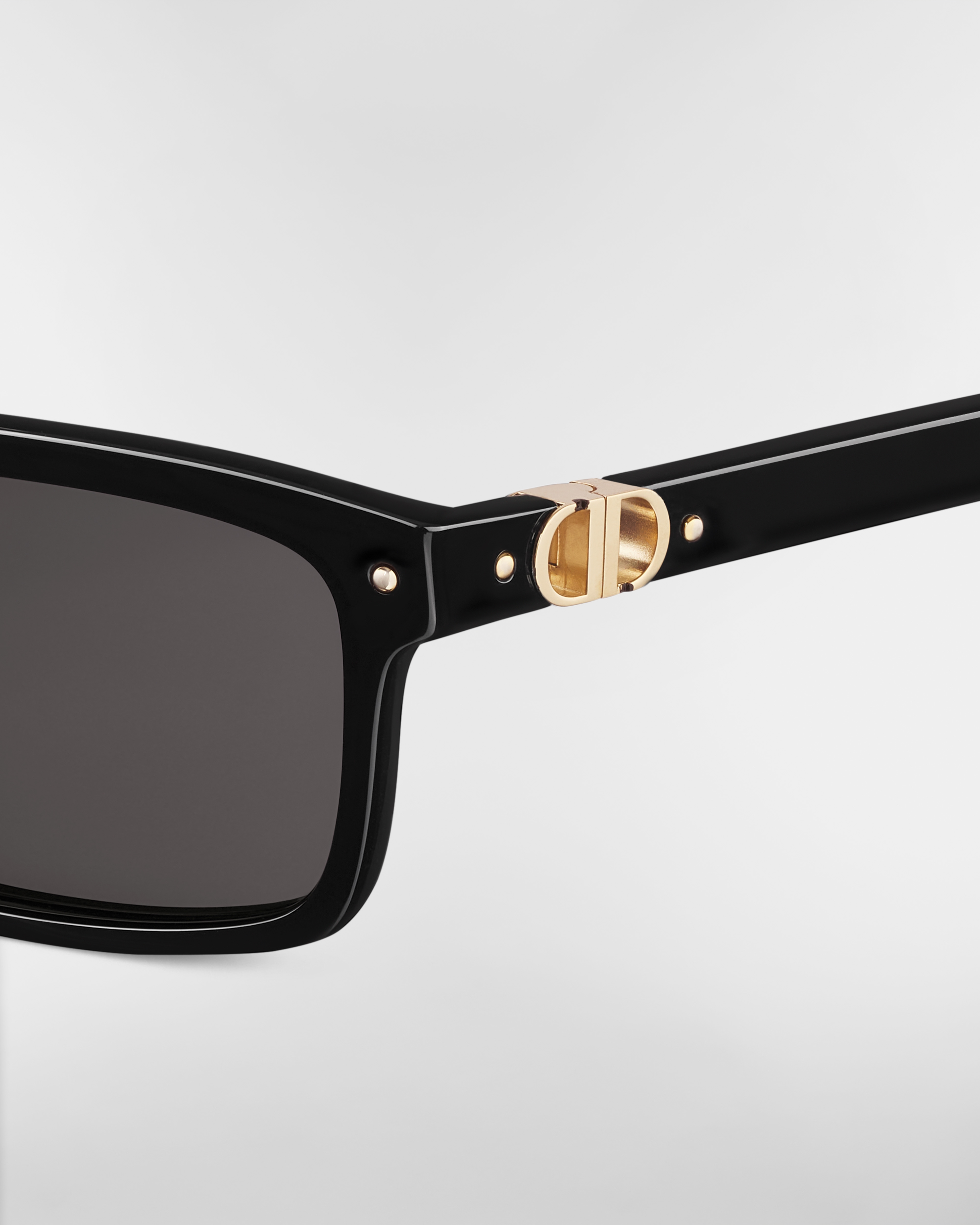 Petit CD S1I Black Rectangular Sunglasses with Dior Lucky Gold-Finish Metal Chain E09