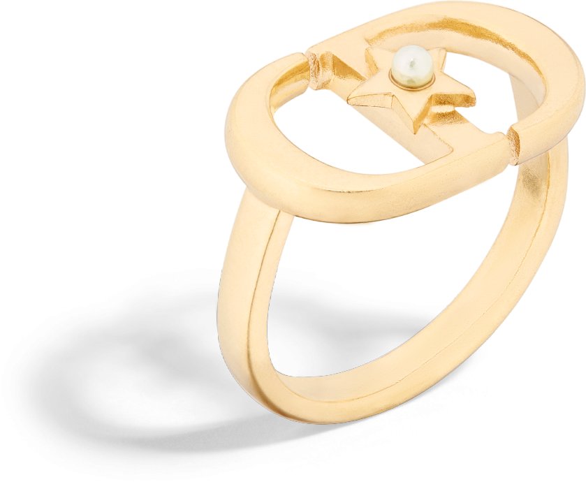 Lucky 30 Montaigne Ring Three quarter closed view Three quarter closed view