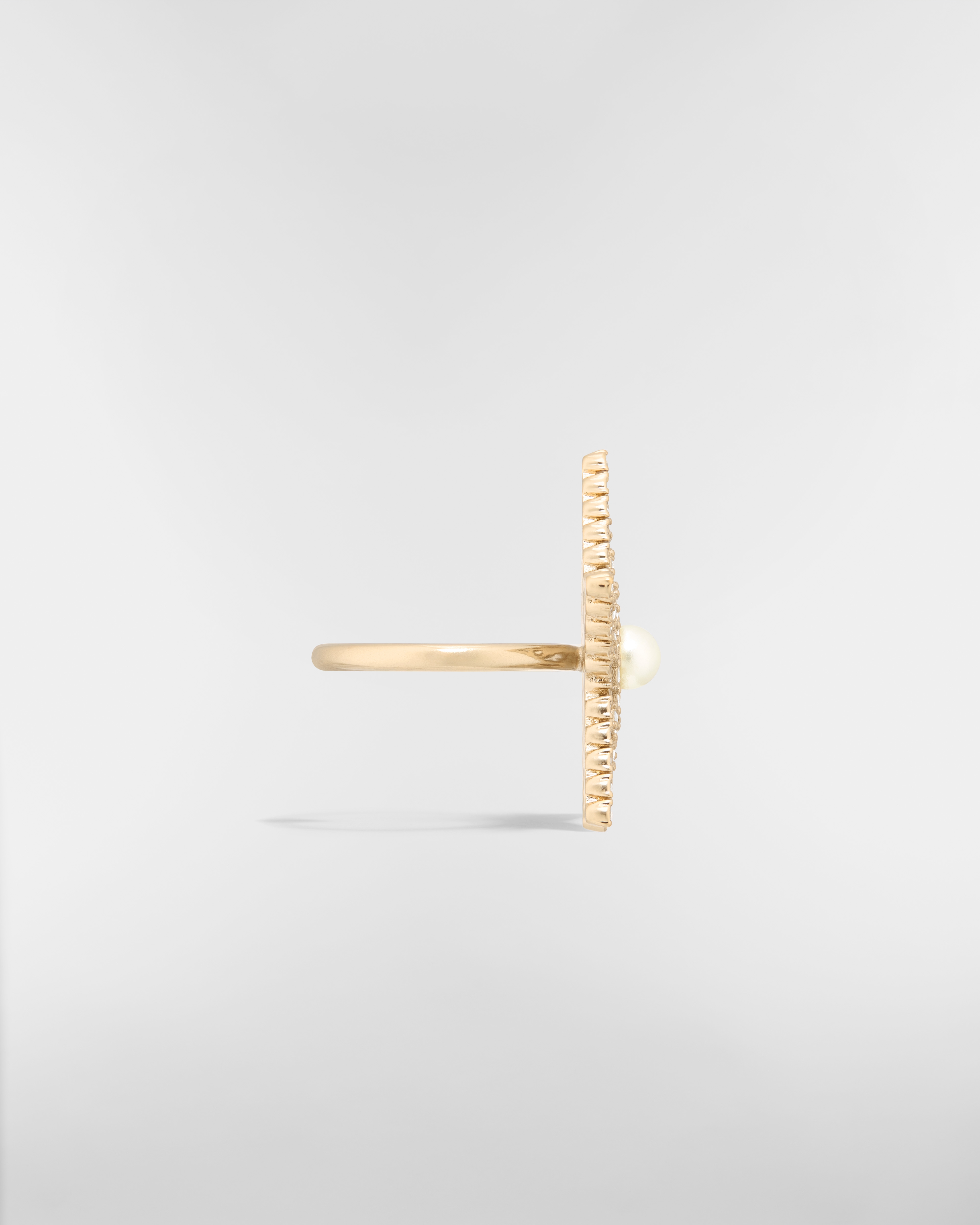 Nuit Étoilée-ring Metaal met vaalgoudkleurige afwerking, witte harsparel en zilverkleurige kristallen E02