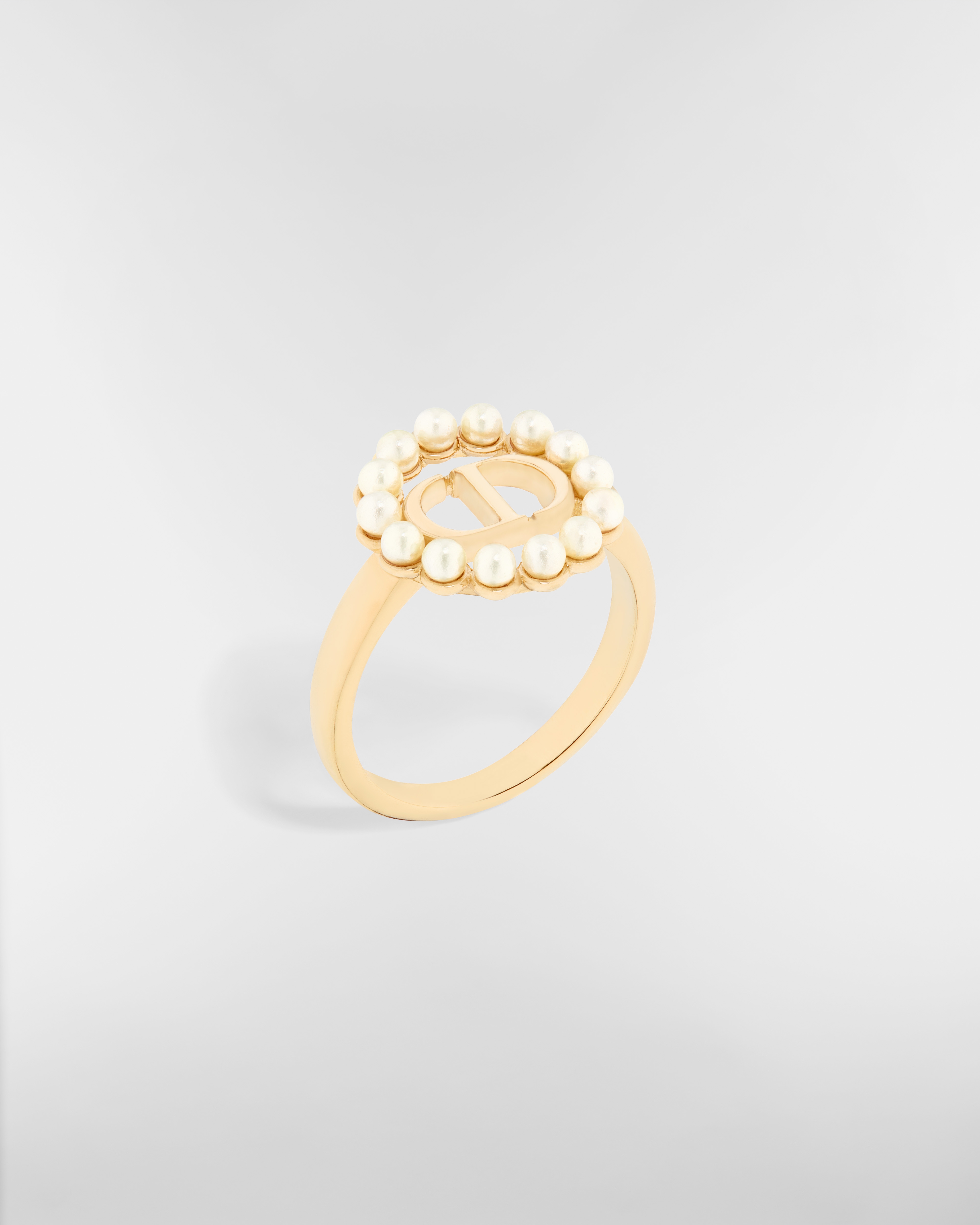 خاتم Petit CD Circle معدن ذهبي ولآلئ من الراتنج الأبيض E03