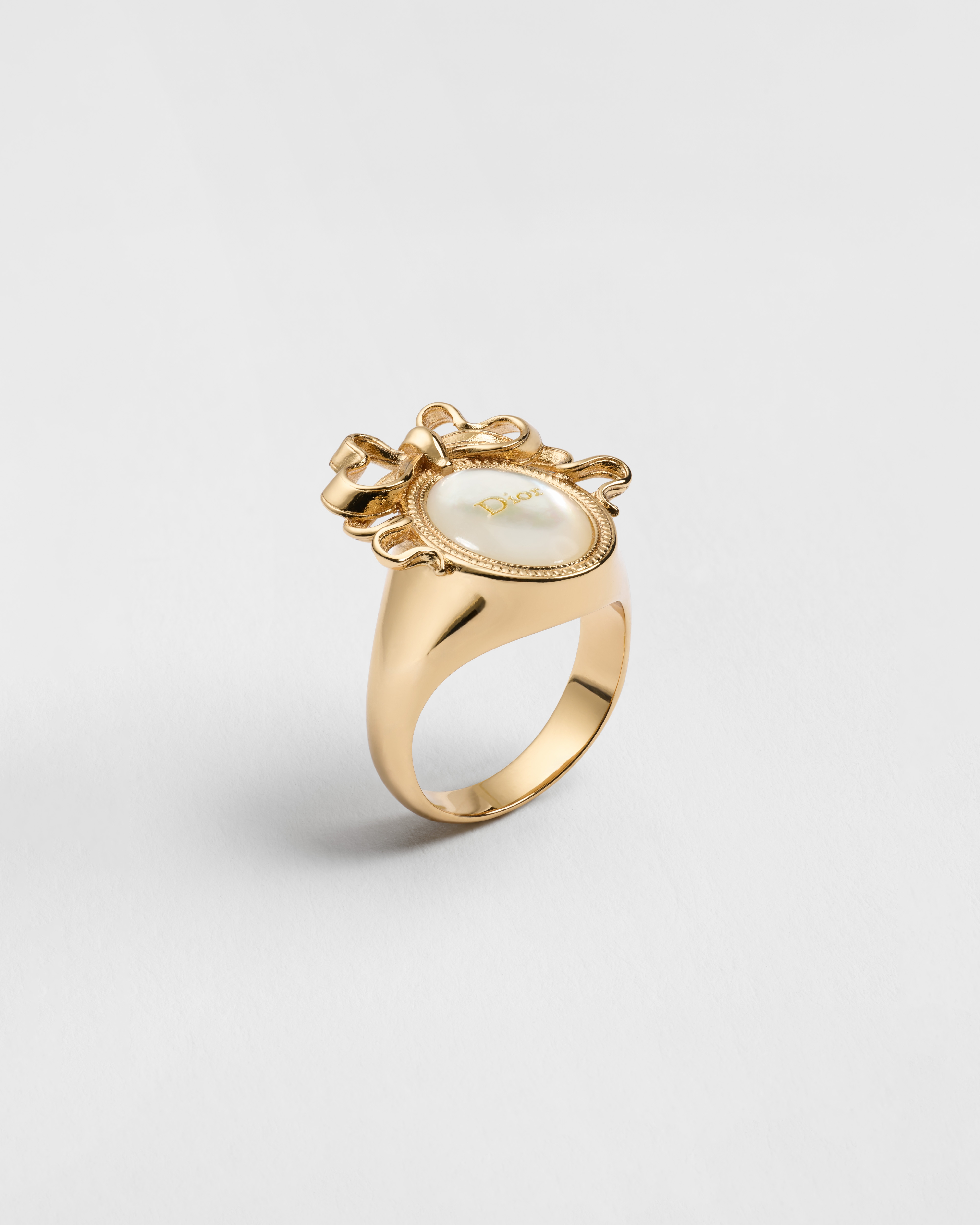 Dior Médaillon Ring Gold-Finish Metal and White Mother-of-Pearl E03