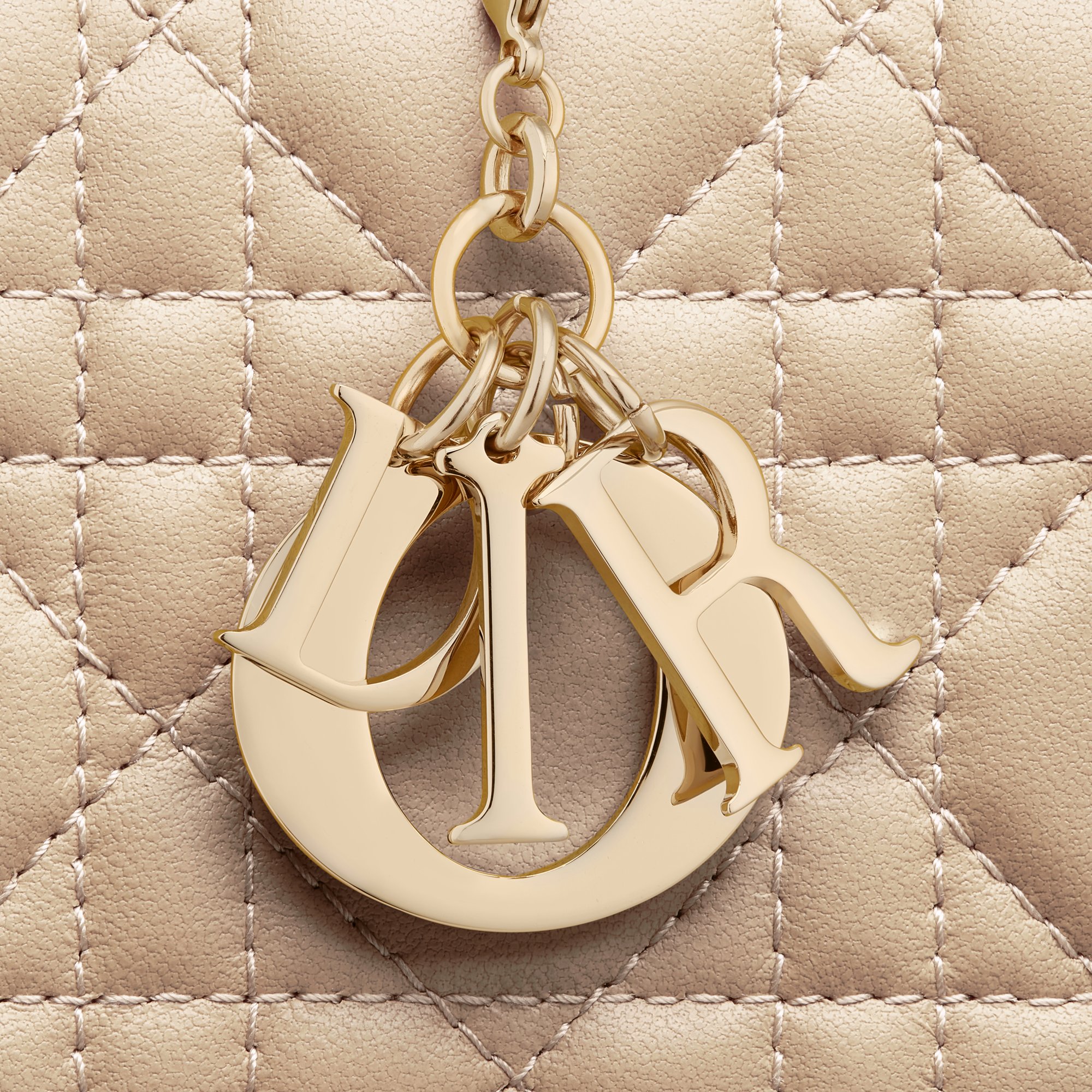 DIOR | 【日本限定】Lady Dior Voyageur ウォレット カナージュ ラムスキン