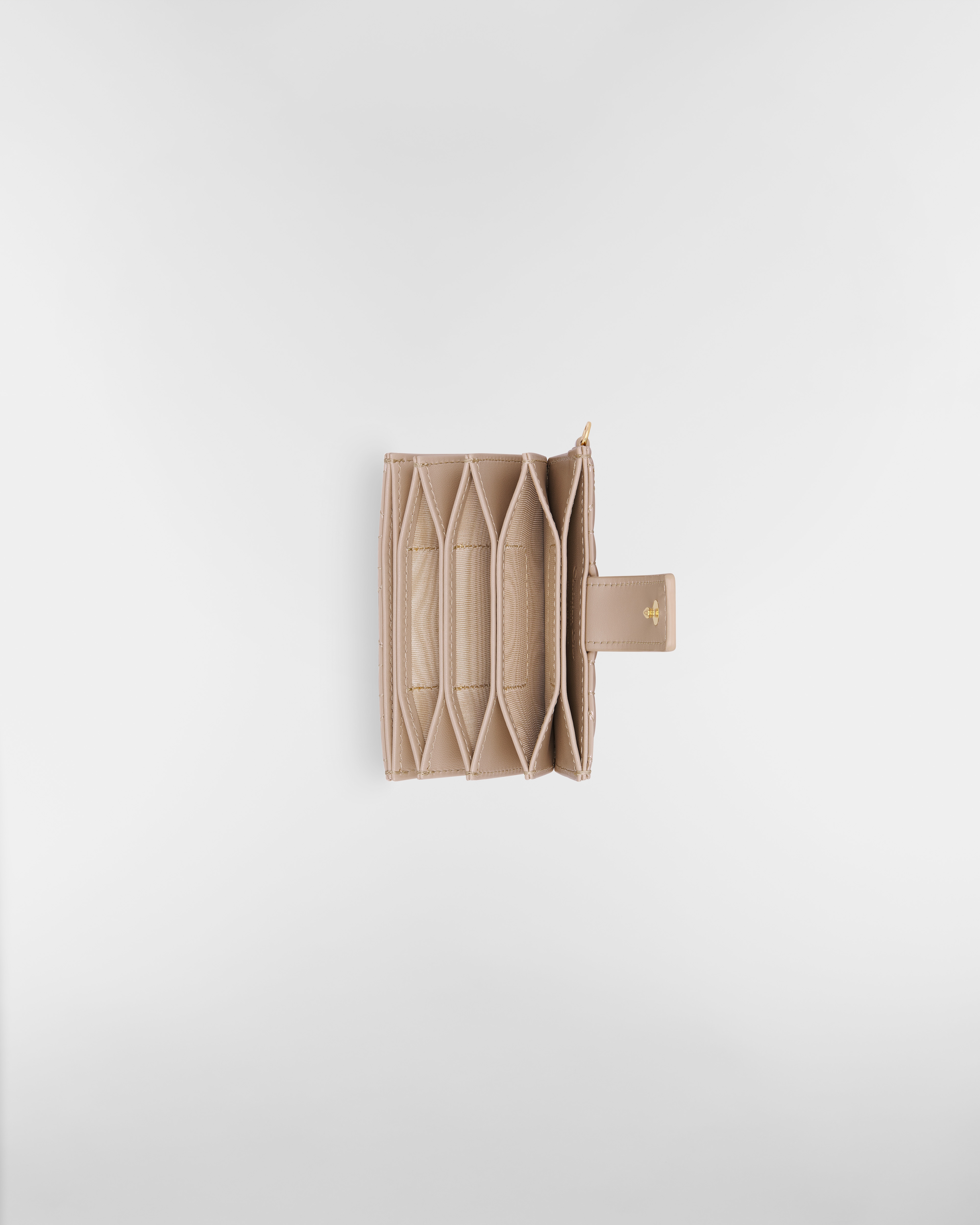 Lady Dior Jasmine 카드 지갑 파우더 베이지 페이턴트 까나쥬 송아지 가죽 E06