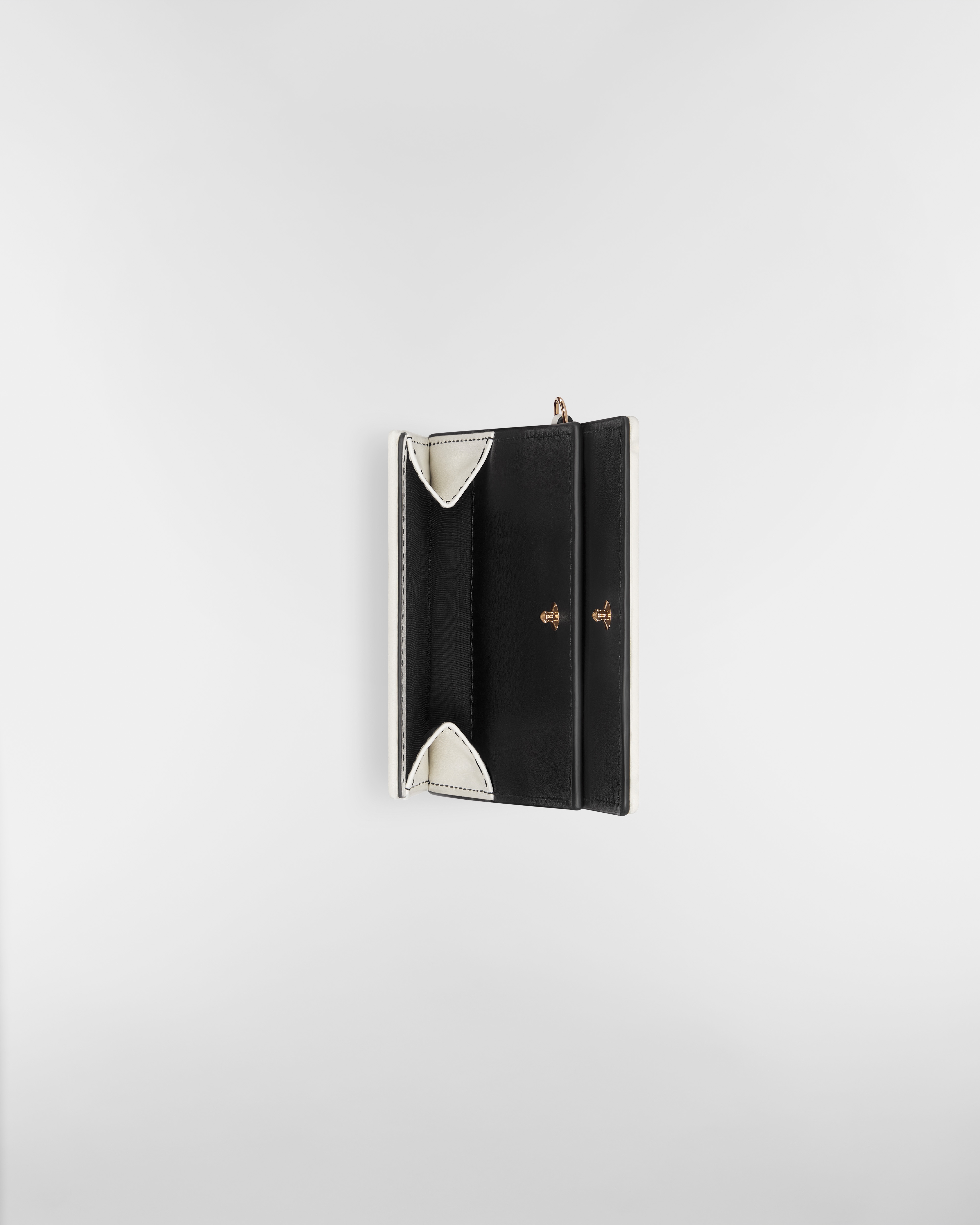 【日本限定】Lady Dior Lotus ウォレット カナージュ ラムスキン E06