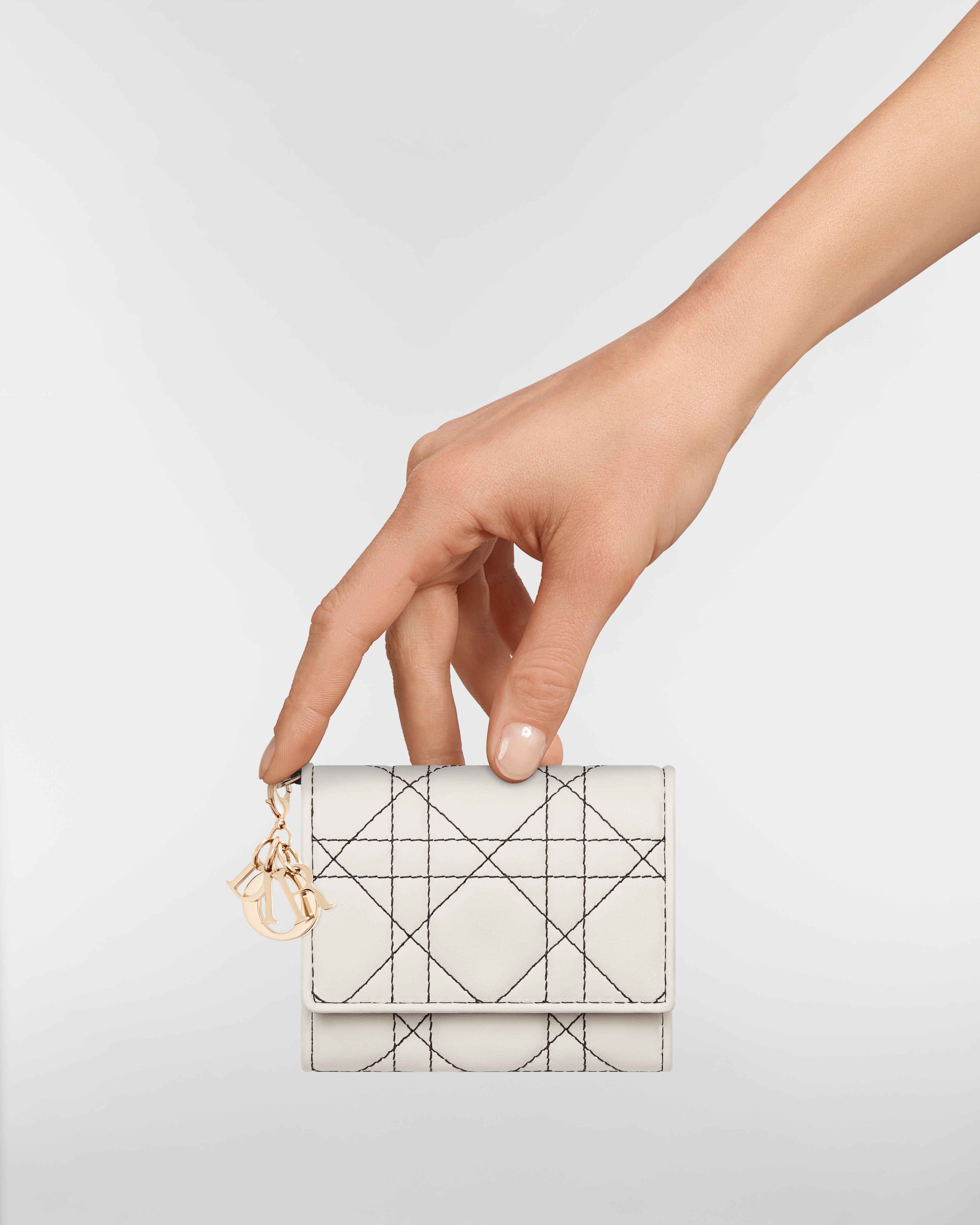 DIOR | 【日本限定】Lady Dior Lotus ウォレット カナージュ ラムスキン