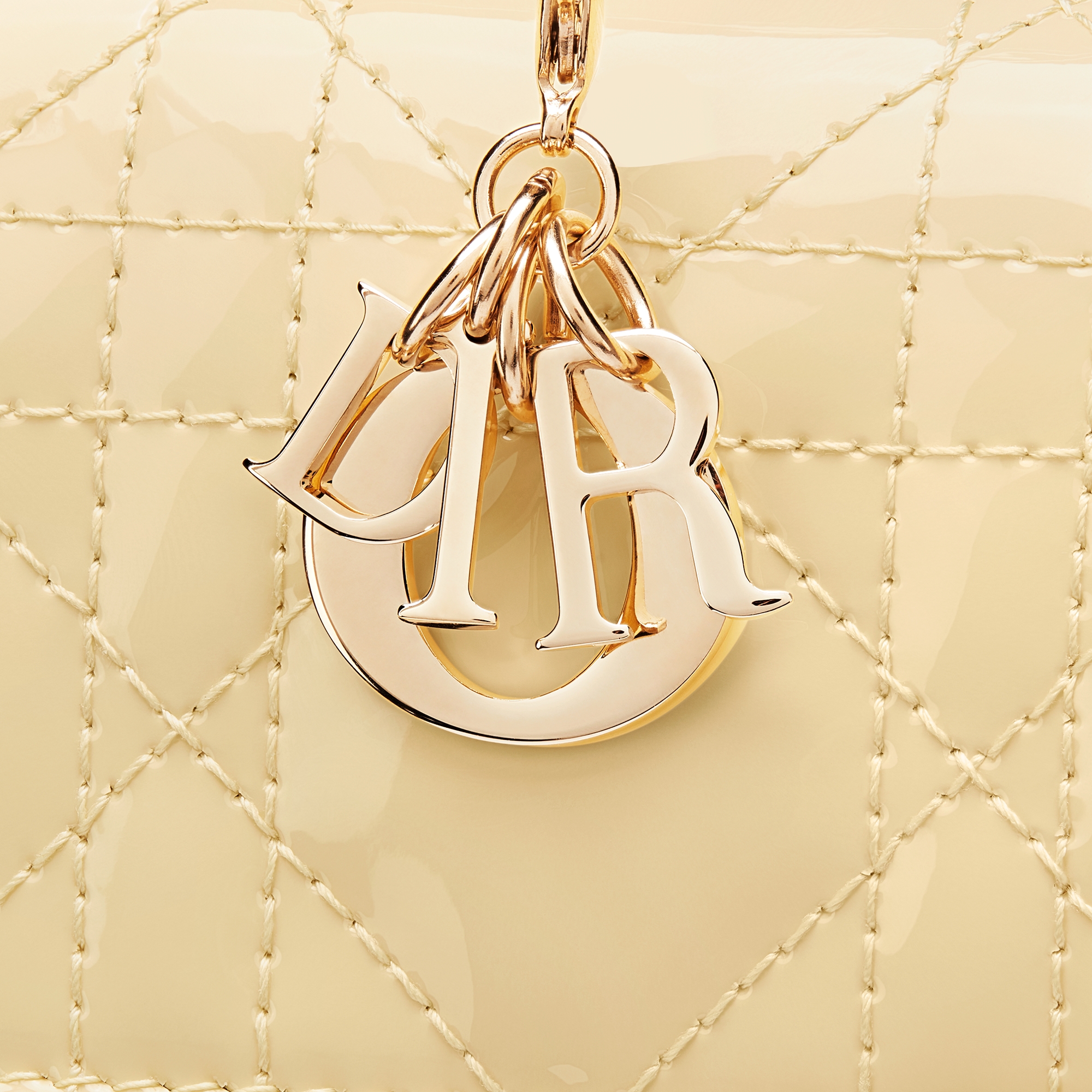 Lady Dior Lotus 錢包 淡黃色漆面 Cannage 籐格紋小牛皮 E09