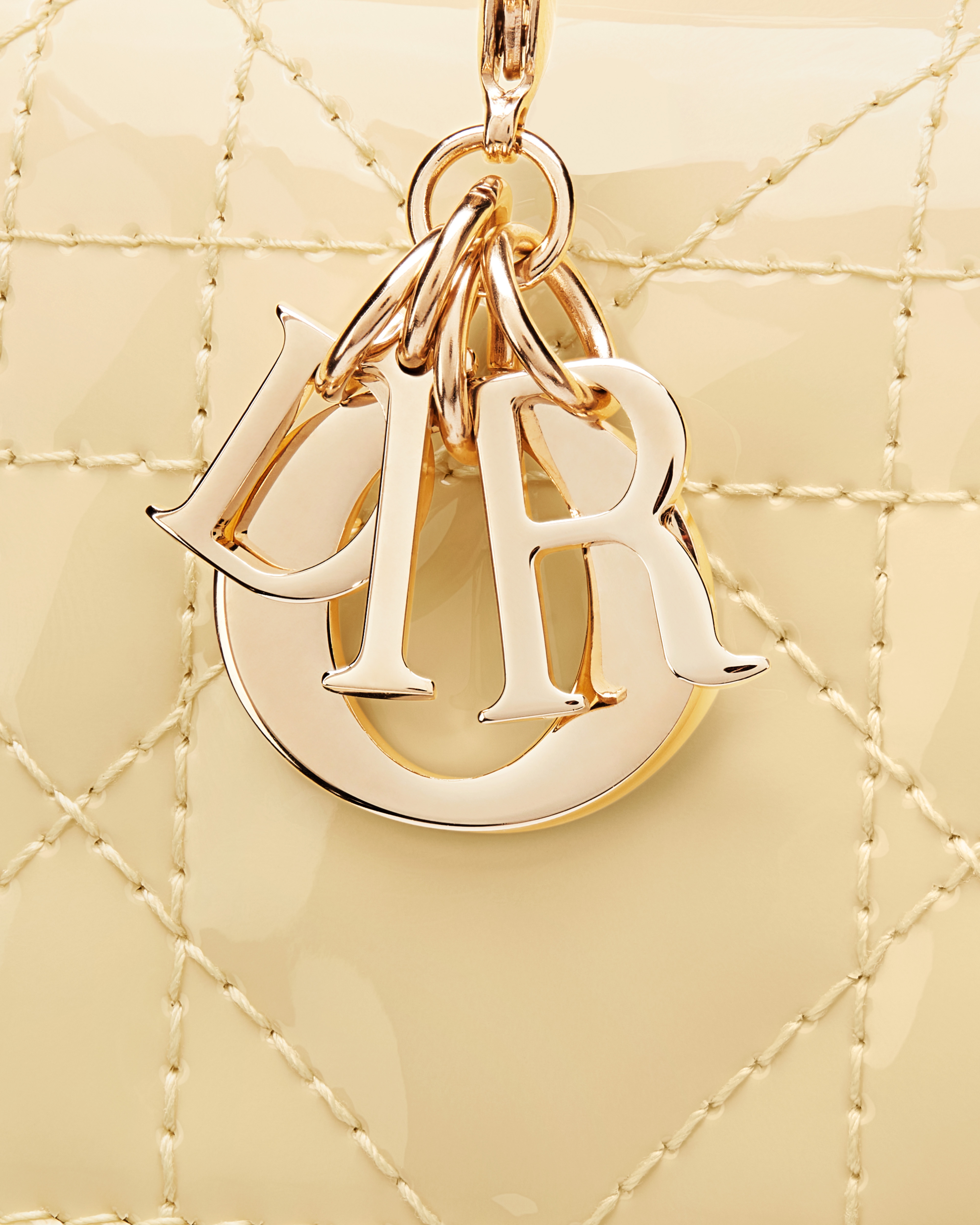 Lady Dior Lotus 지갑 페일 옐로우 페이턴트 까나쥬 송아지 가죽 E09