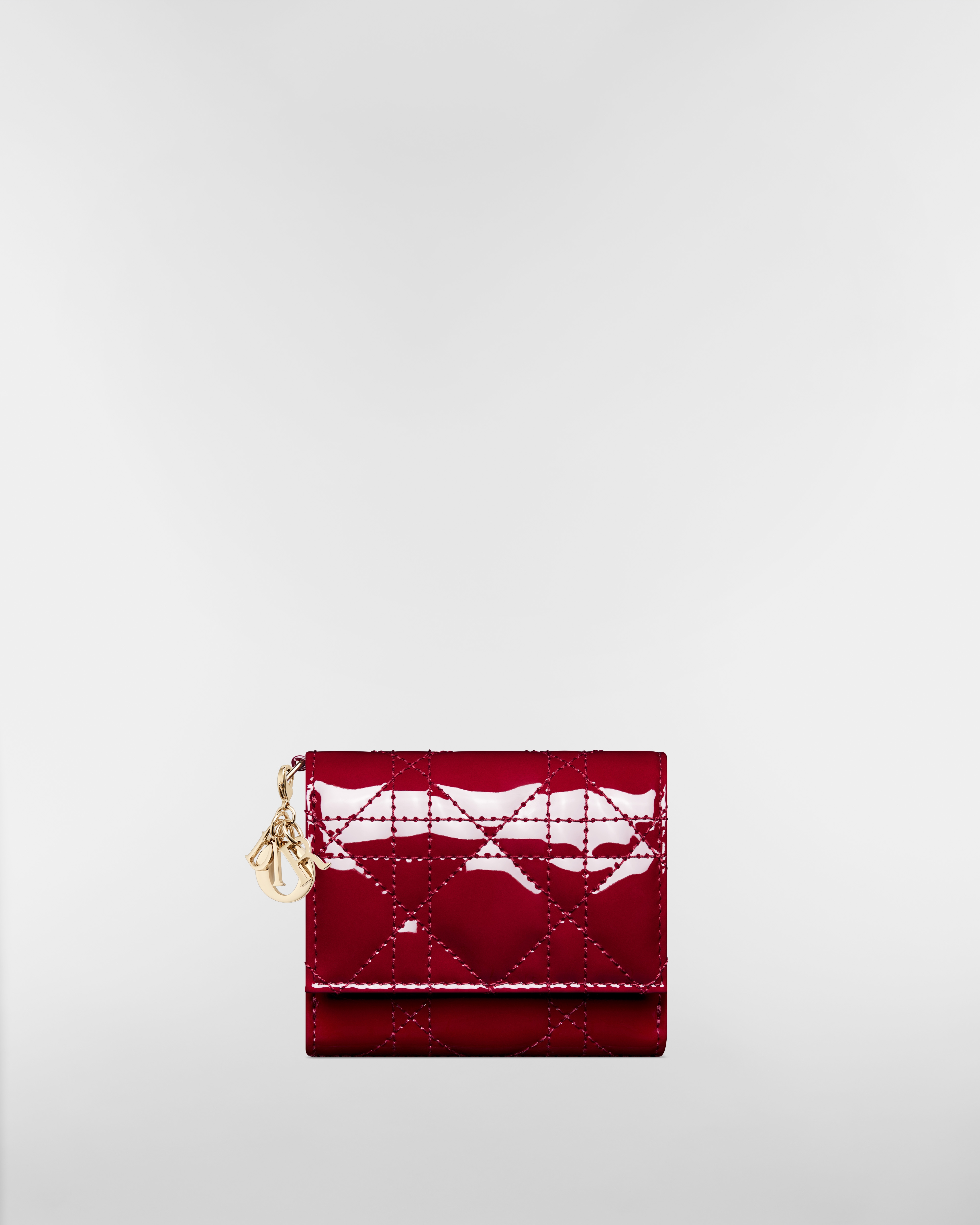 กระเป๋าสตางค์ Lady Dior Lotus หนังลูกวัวแบบหนังแก้วลาย Cannage สีแดงเชอร์รี่ E01