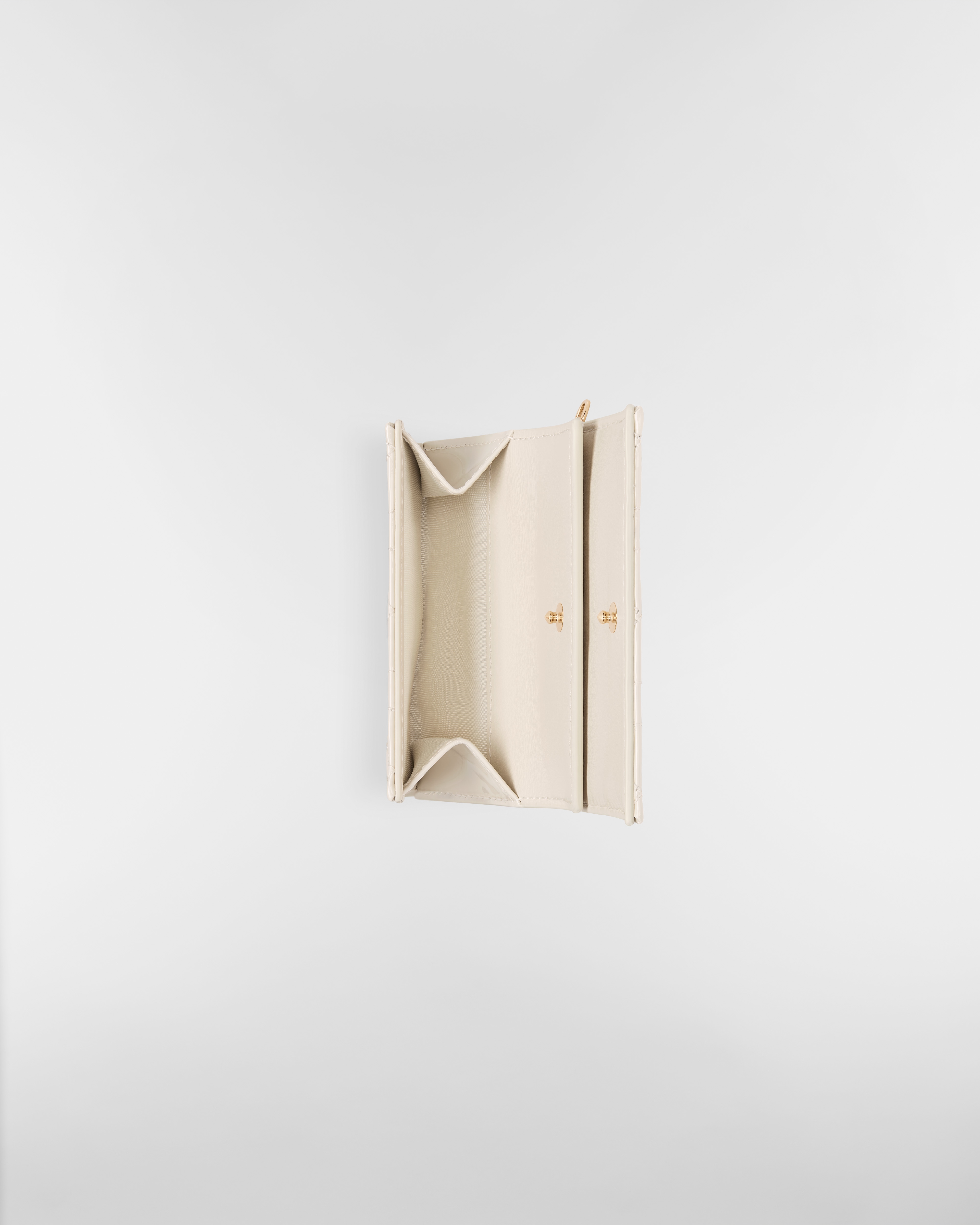 Lady Dior Lotus 錢包 煙象牙色漆面 Cannage 籐格紋小牛皮 E06