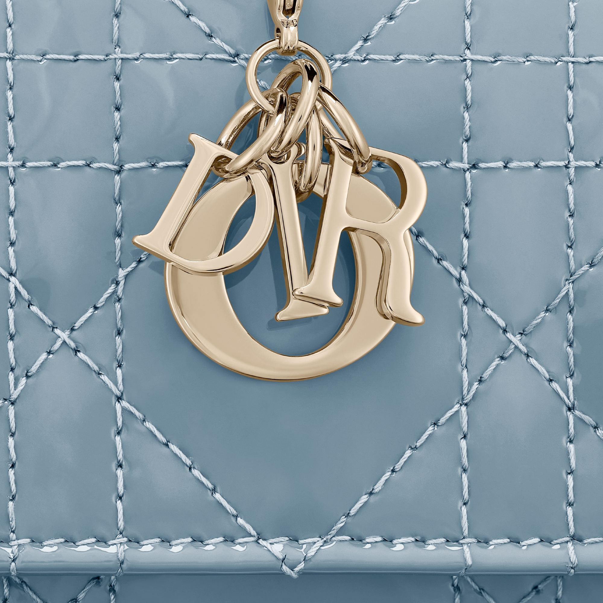 Dior ロータスウォレット 日本限定色 水色 今日は一粒万倍日】開運日に迎えたい！「ディオール」レディ