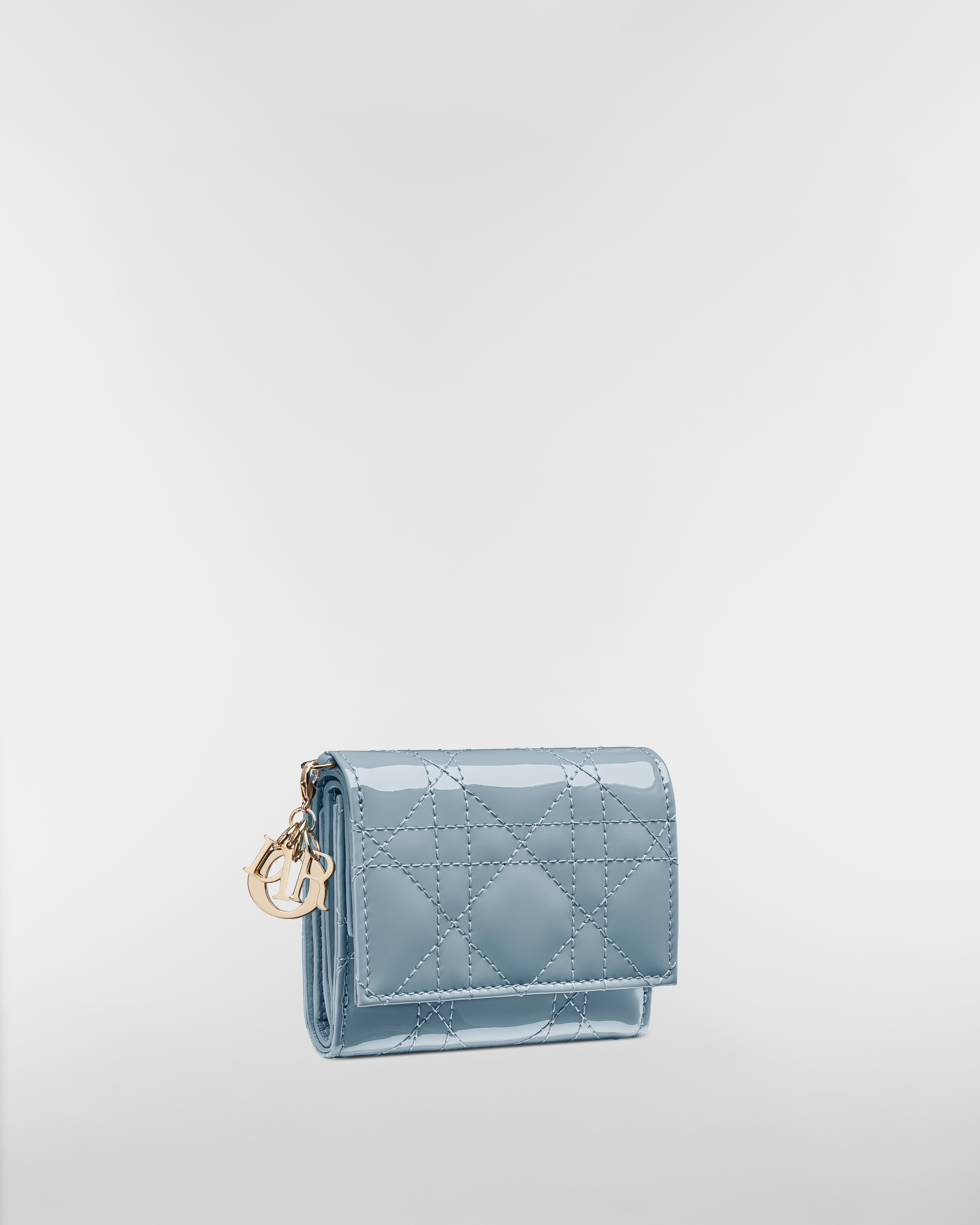 Lady Dior Lotus 지갑 클라우드 블루 페이턴트 까나쥬 송아지 가죽 E03