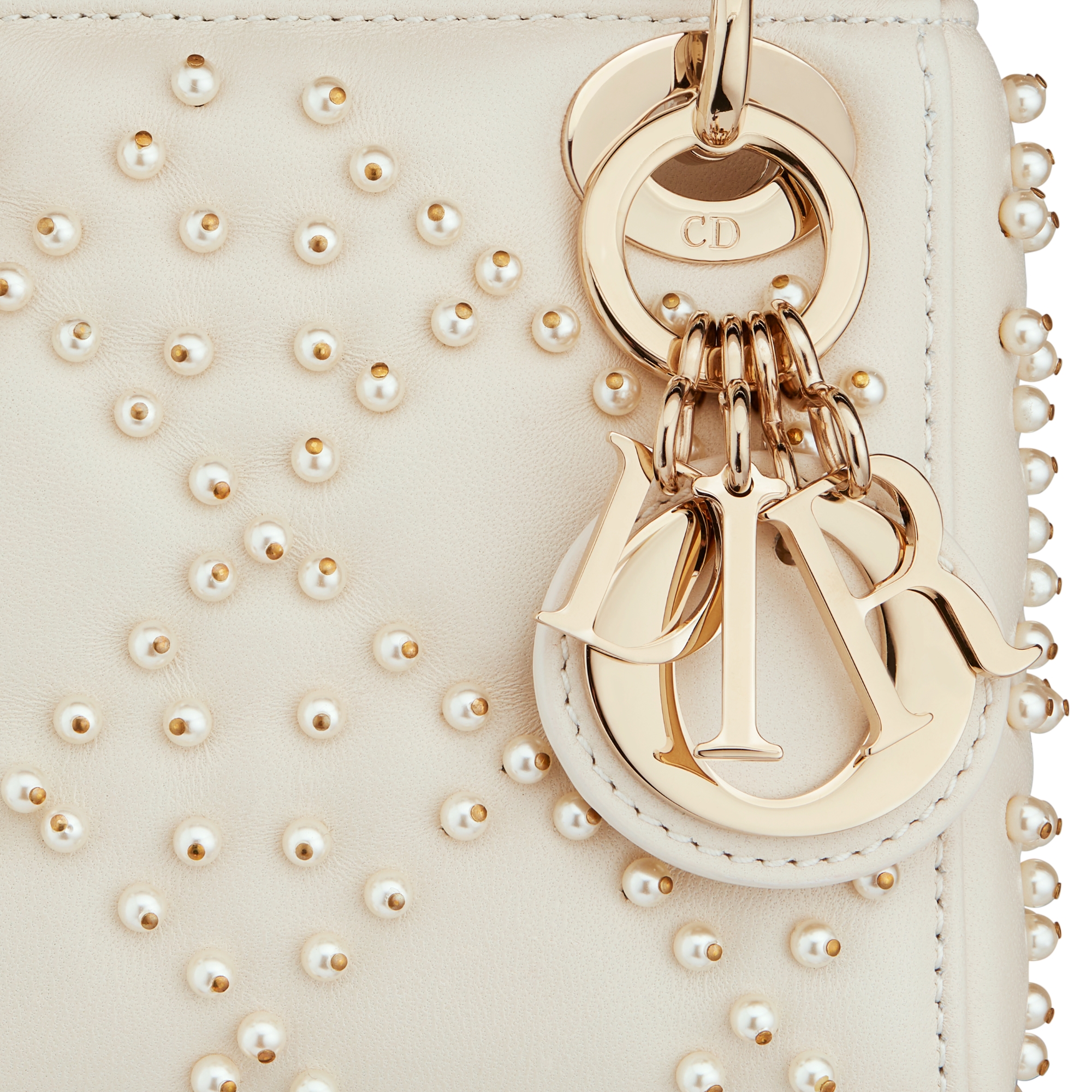 Micro sac Lady Dior Cuir d'agneau Cannage à perles couleur latte E09