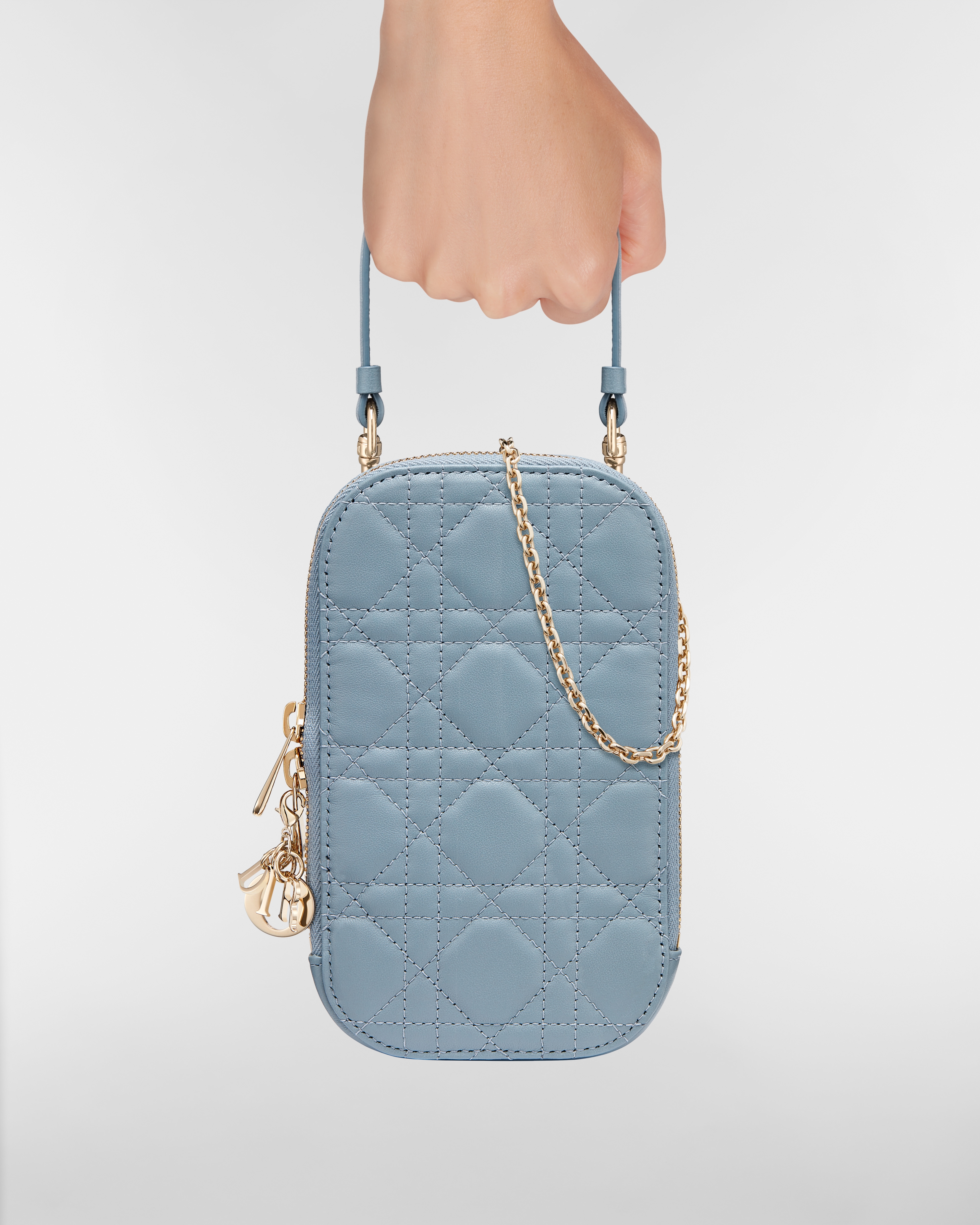 Lady Dior Call'in Dior 휴대폰 홀더 클라우드 블루 까나쥬 양가죽 E11