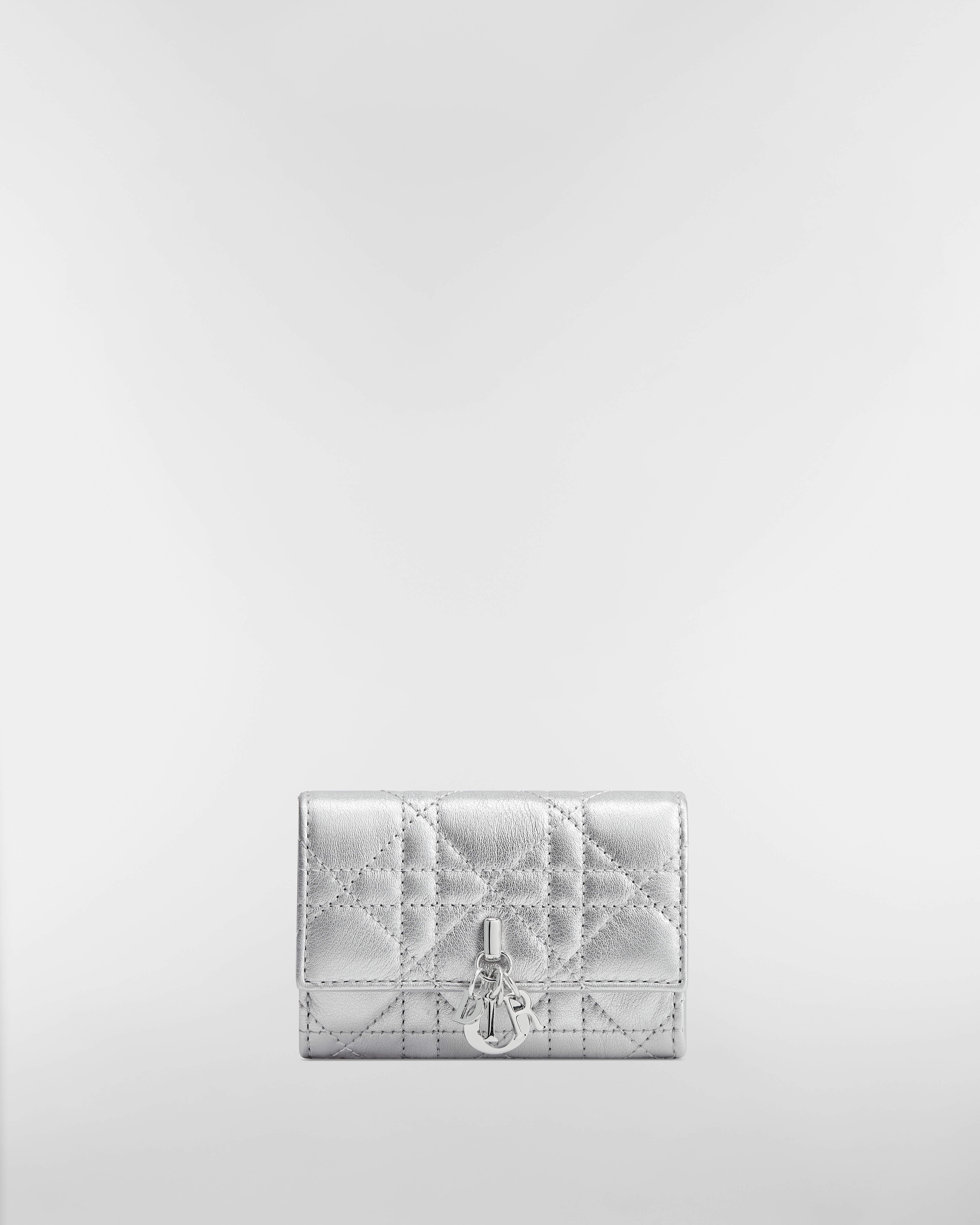 My Dior Glycine 銀包 銀色色調幻彩金屬色澤 Cannage 藤格紋圖案小牛皮 E01