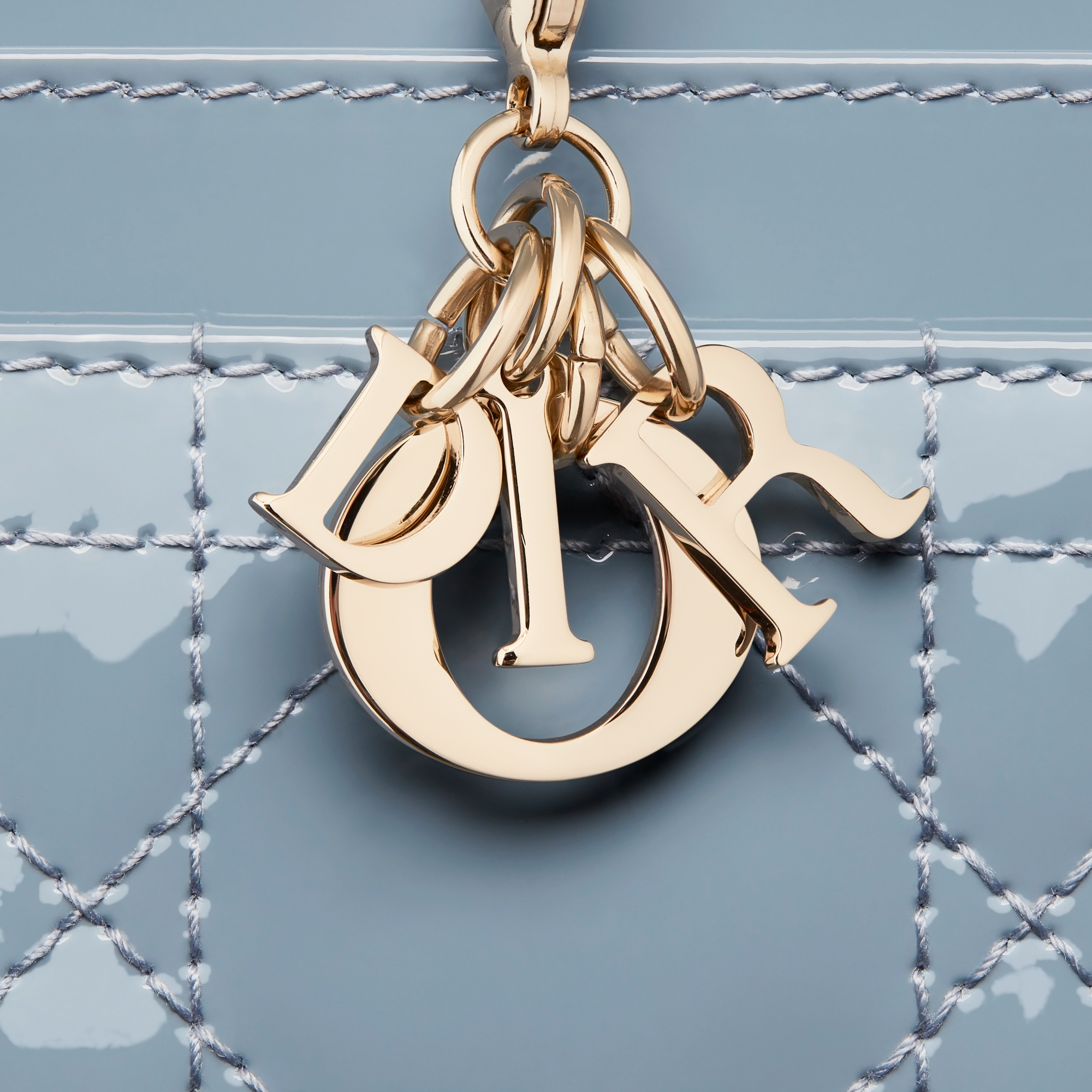 Lady Dior Freesia 卡夾 雲藍色漆面 Cannage 籐格紋小牛皮 E09