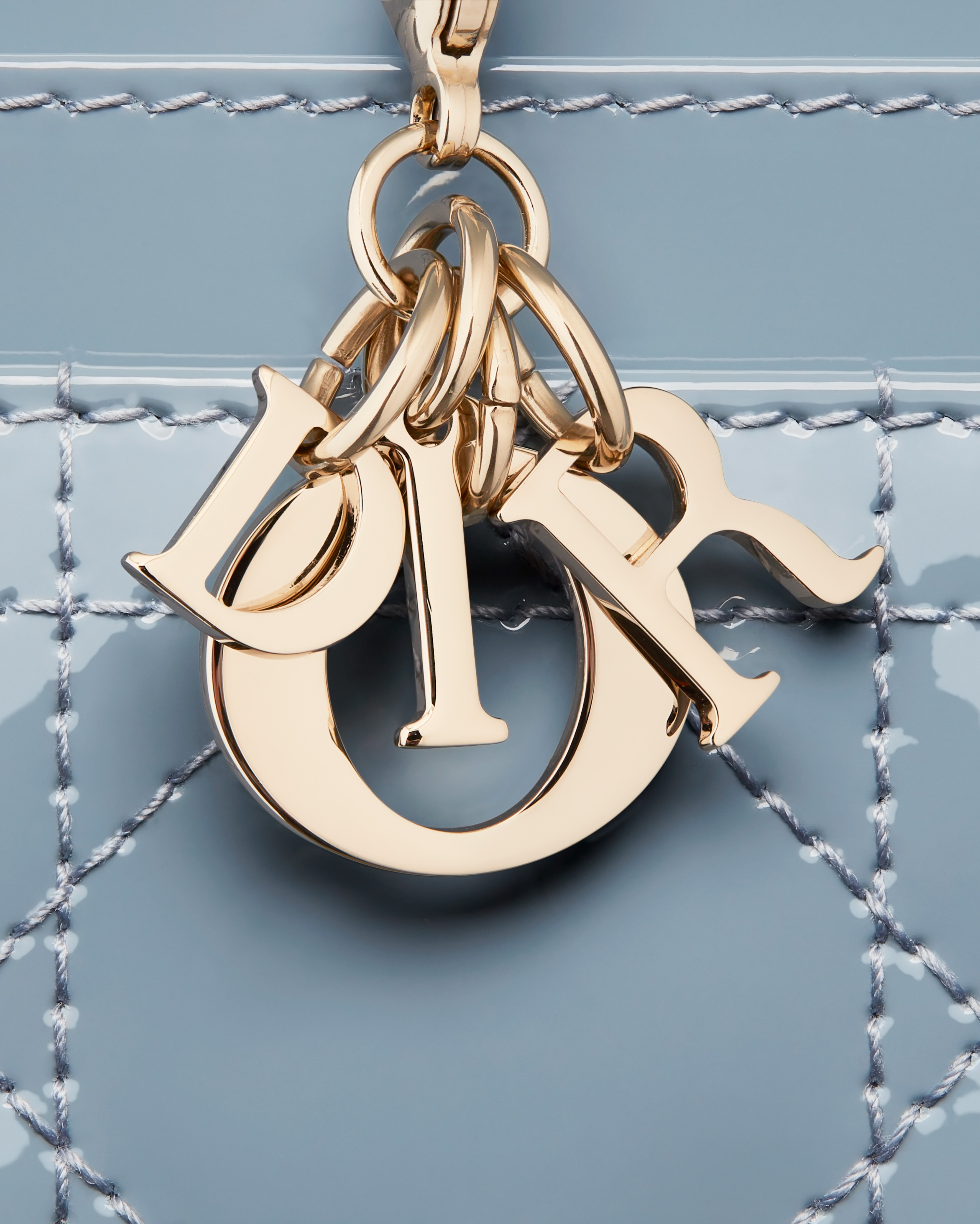 Lady Dior Freesia 카드 지갑 클라우드 블루 페이턴트 까나쥬 송아지 가죽 E09